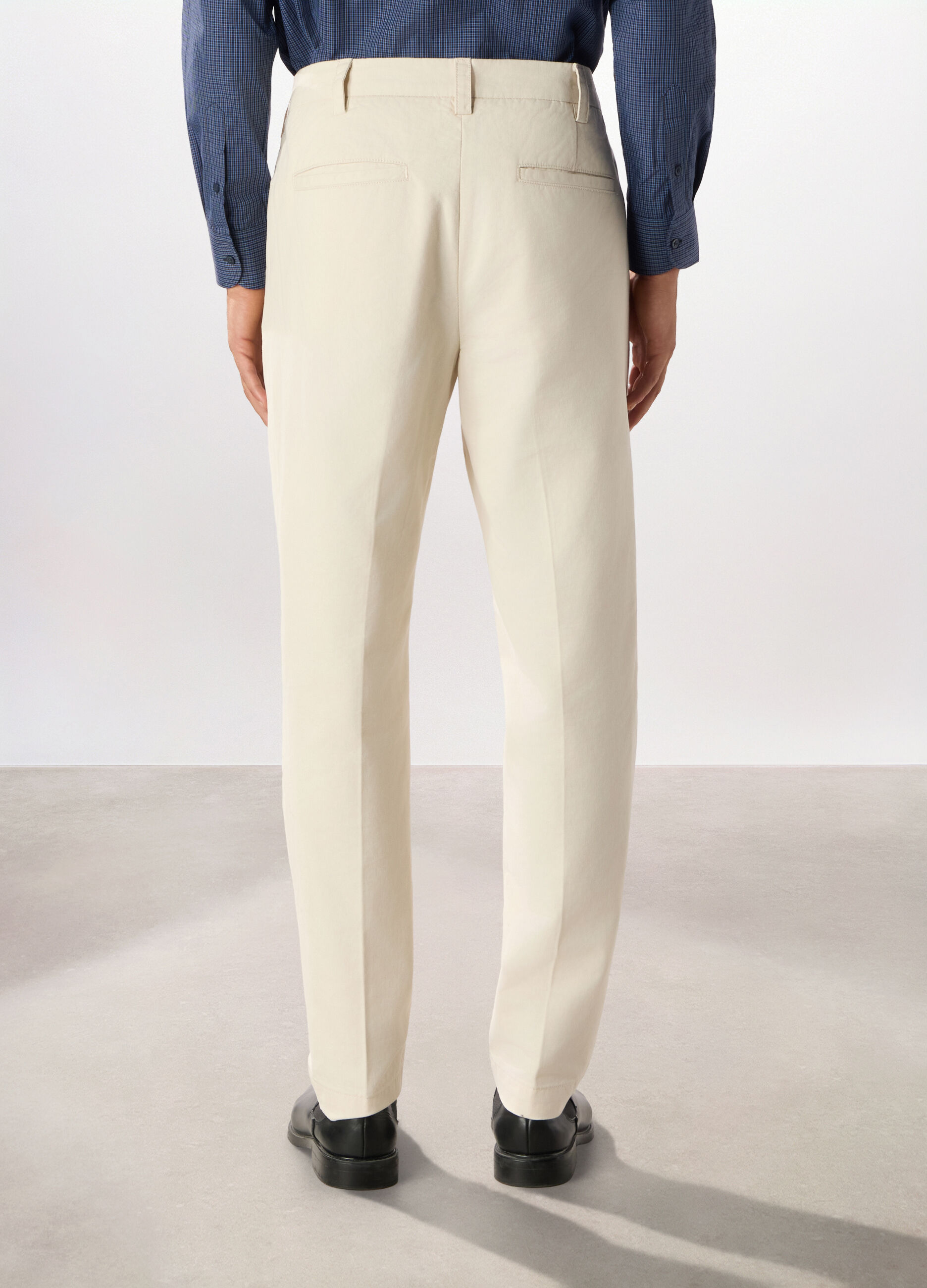 Pantalone chino regular fit in cotone_1