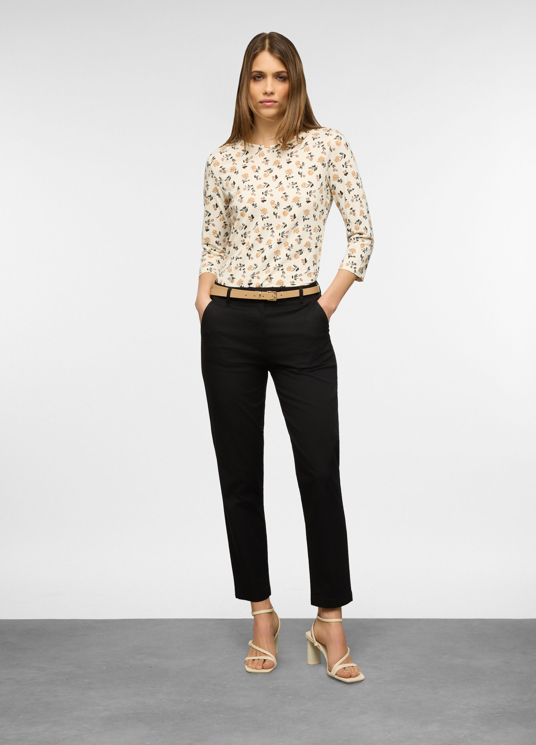 Pantaloni fit regular in twill di cotone stretch donna_0