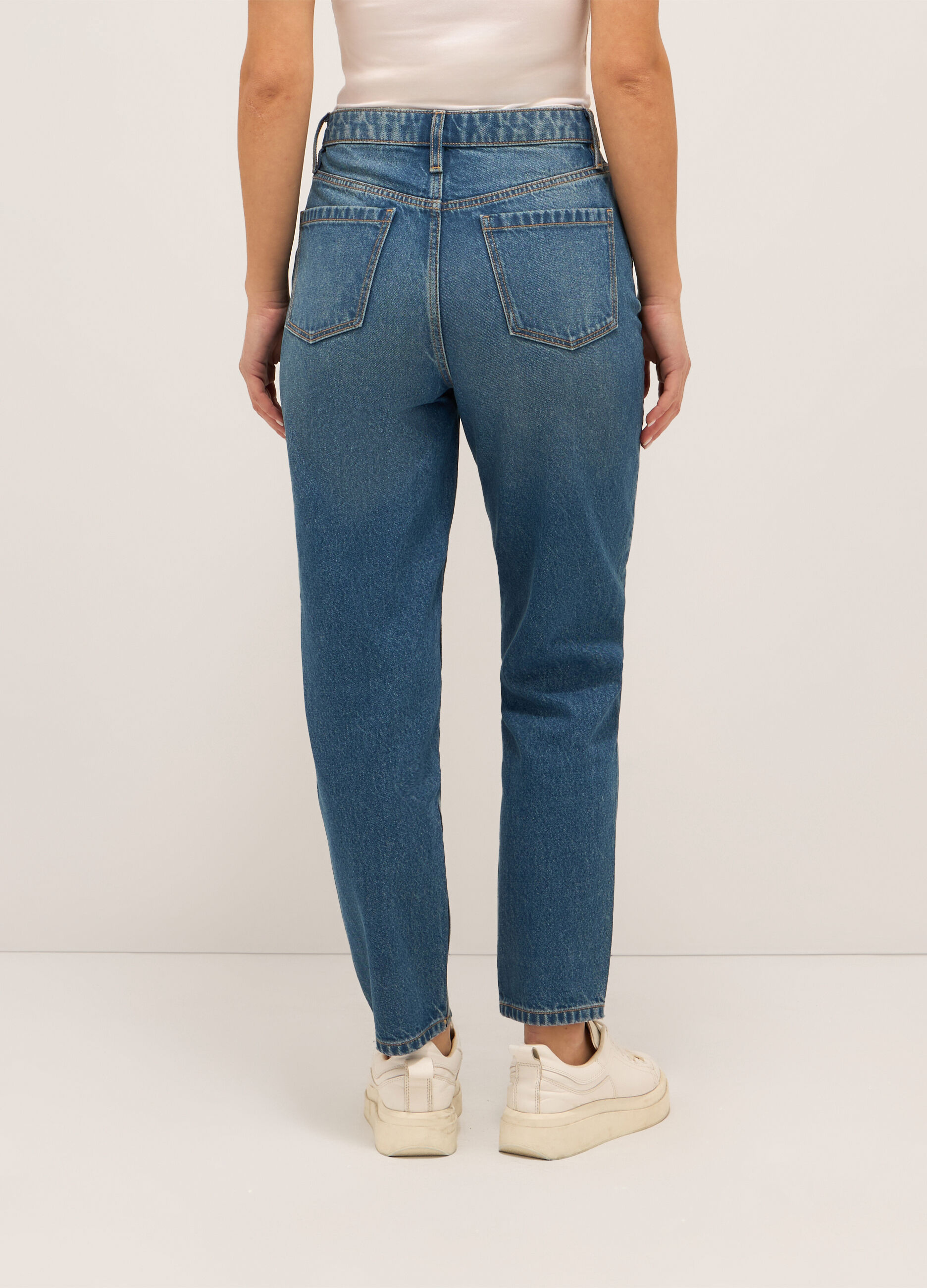 Pantaloni mom fit in denim di puro cotone donna