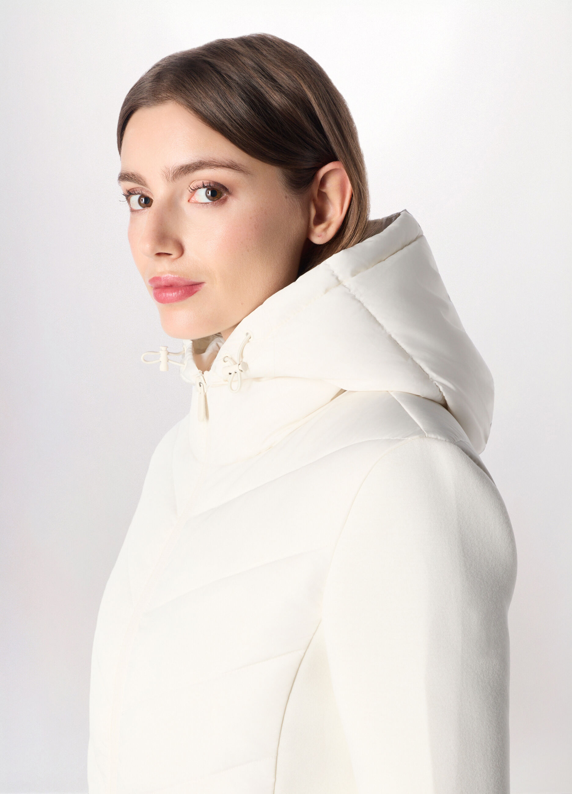 Giubbino imbottito con cappuccio donna_2