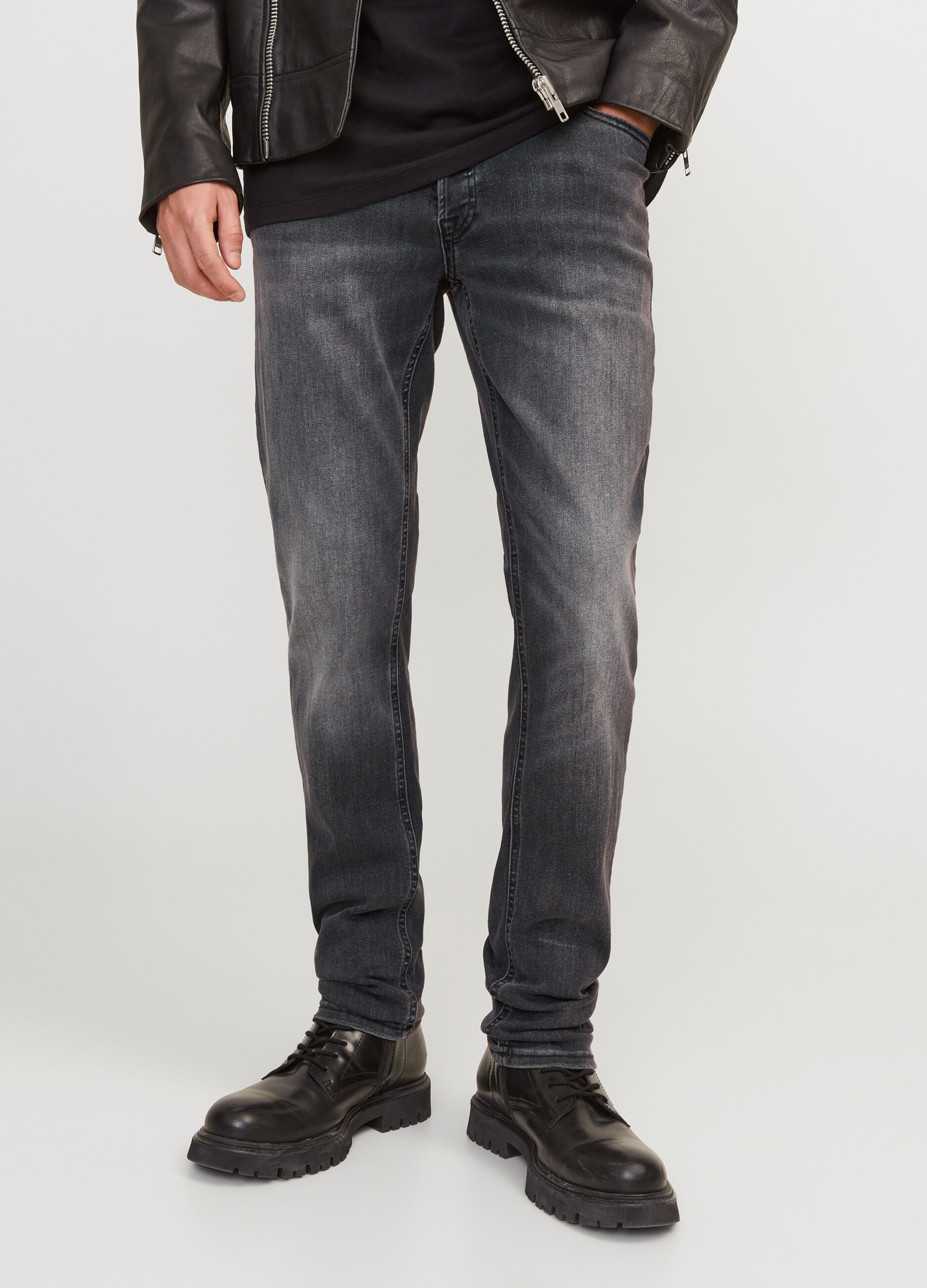 Jeans slim fit con sbavature uomo_1