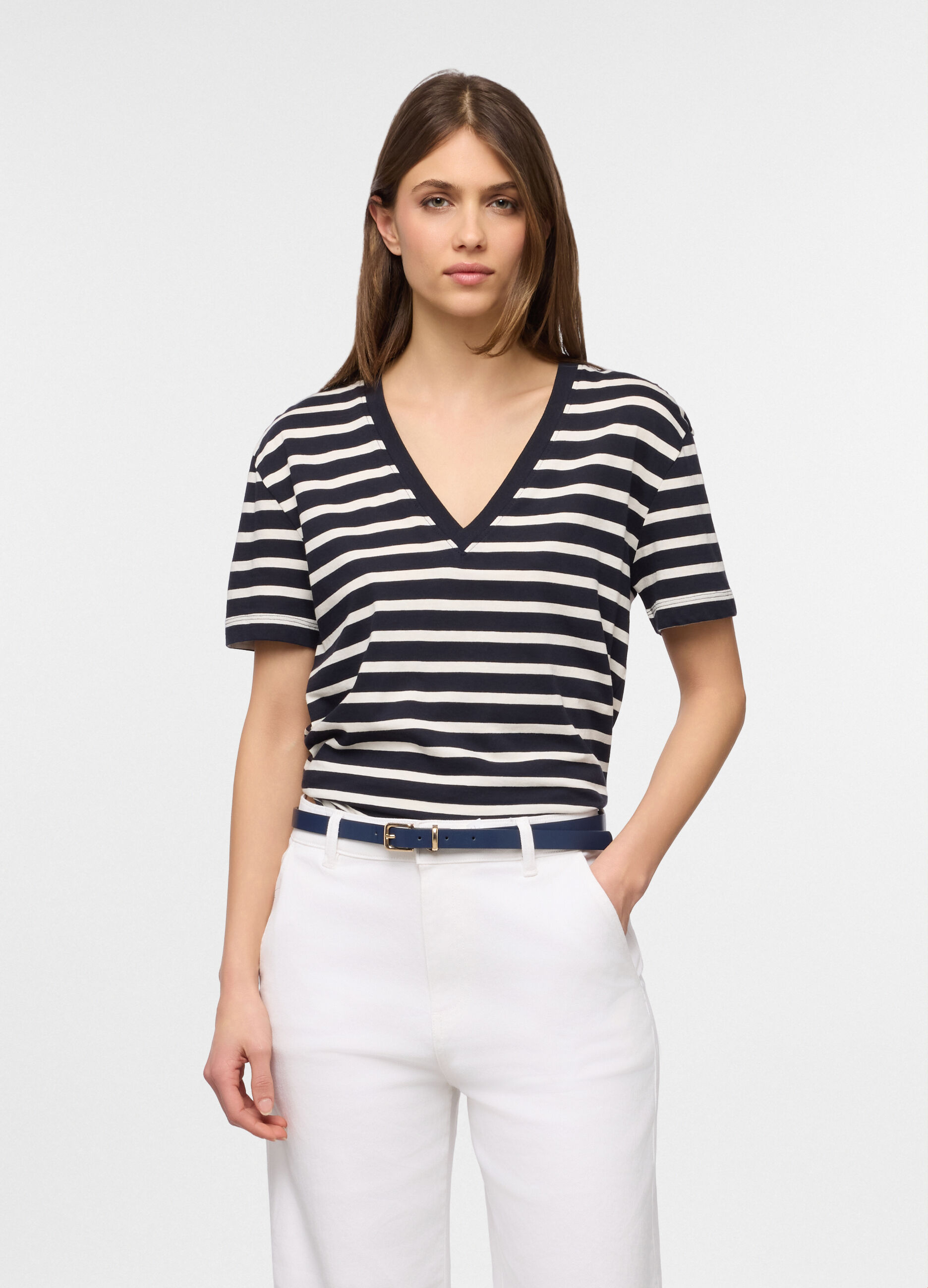 T-shirt con scollo V in puro cotone rigato donna_0