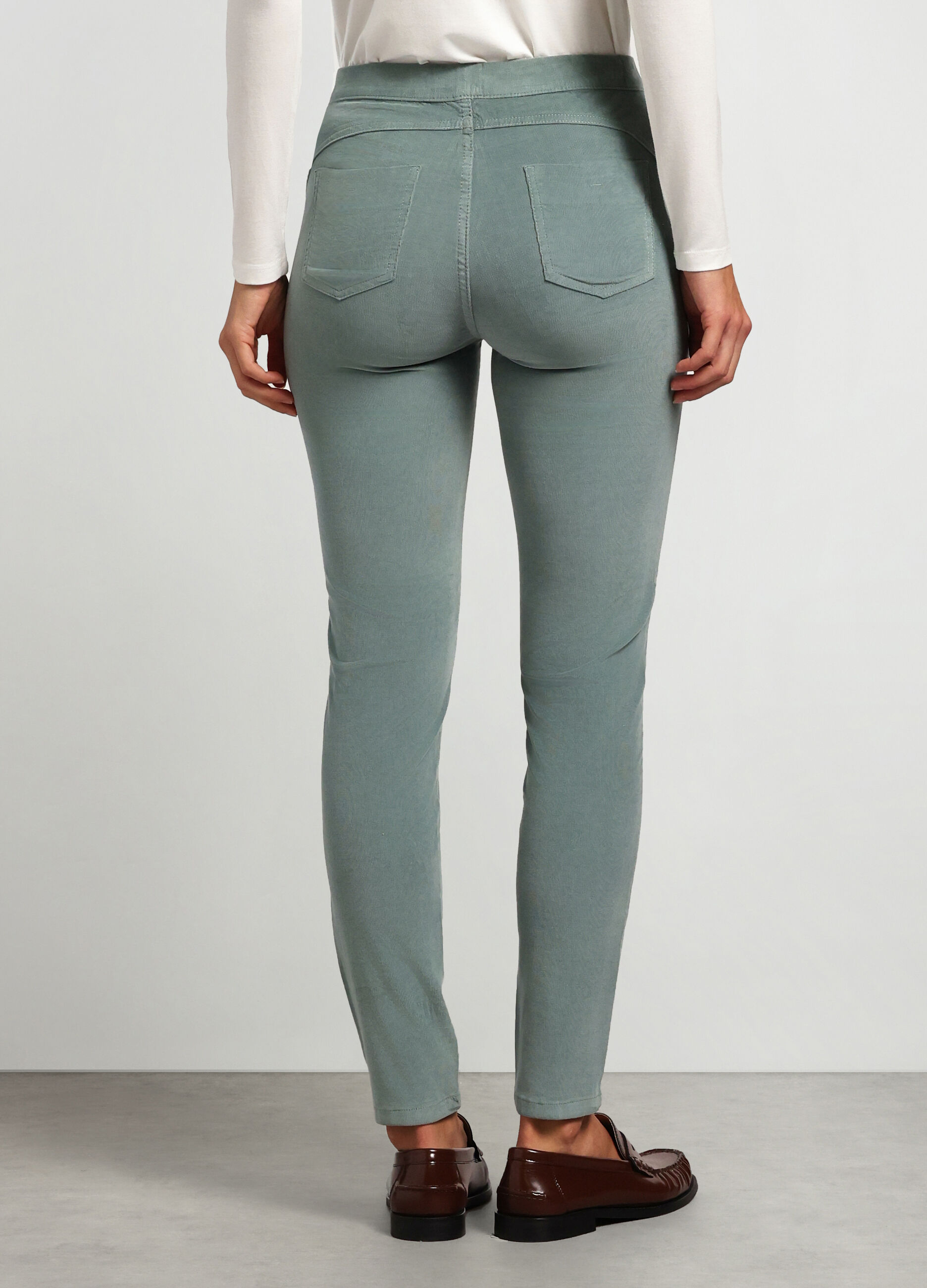 Pantaloni in velluto di cotone stretch donna_1