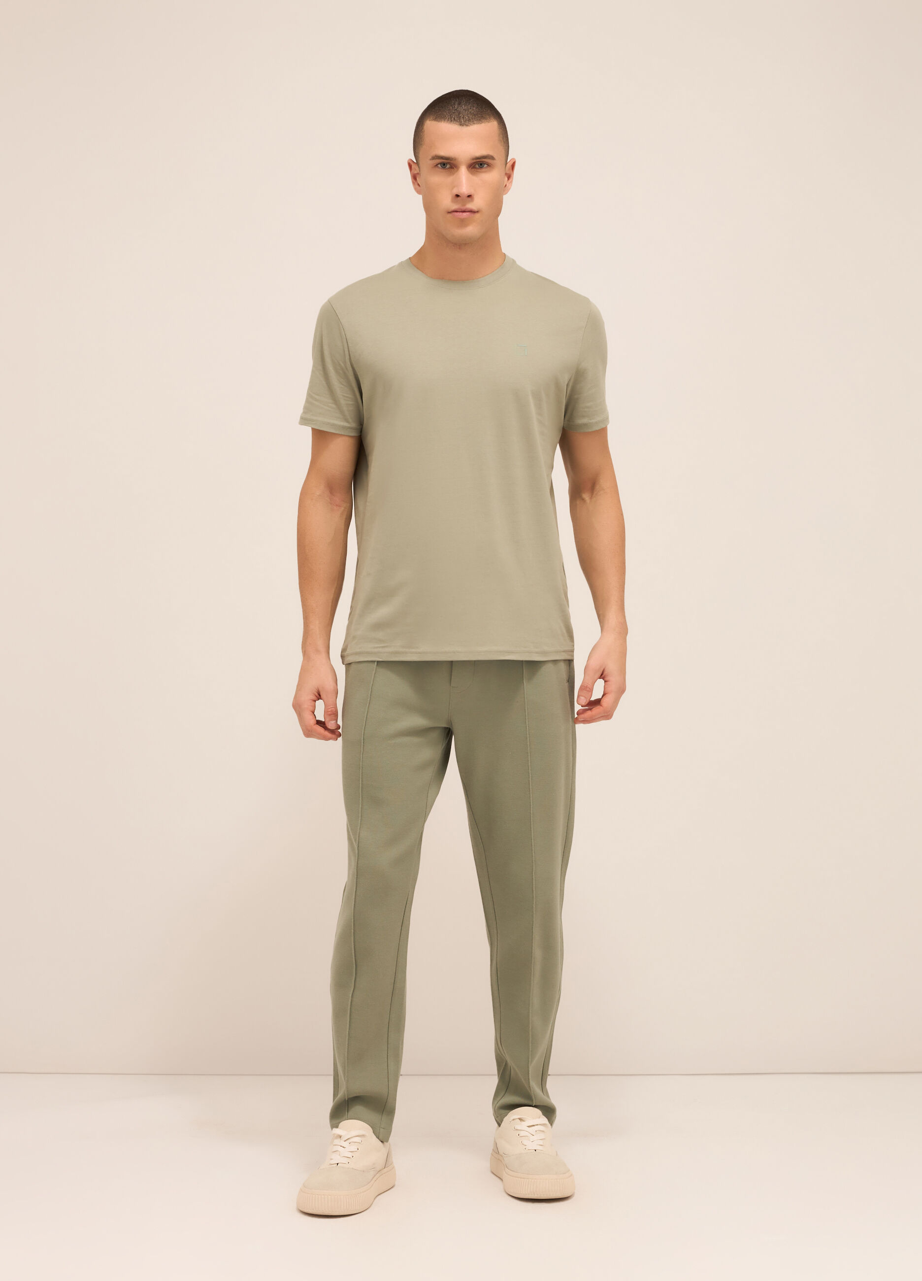 Jogger con piega in puro cotone uomo