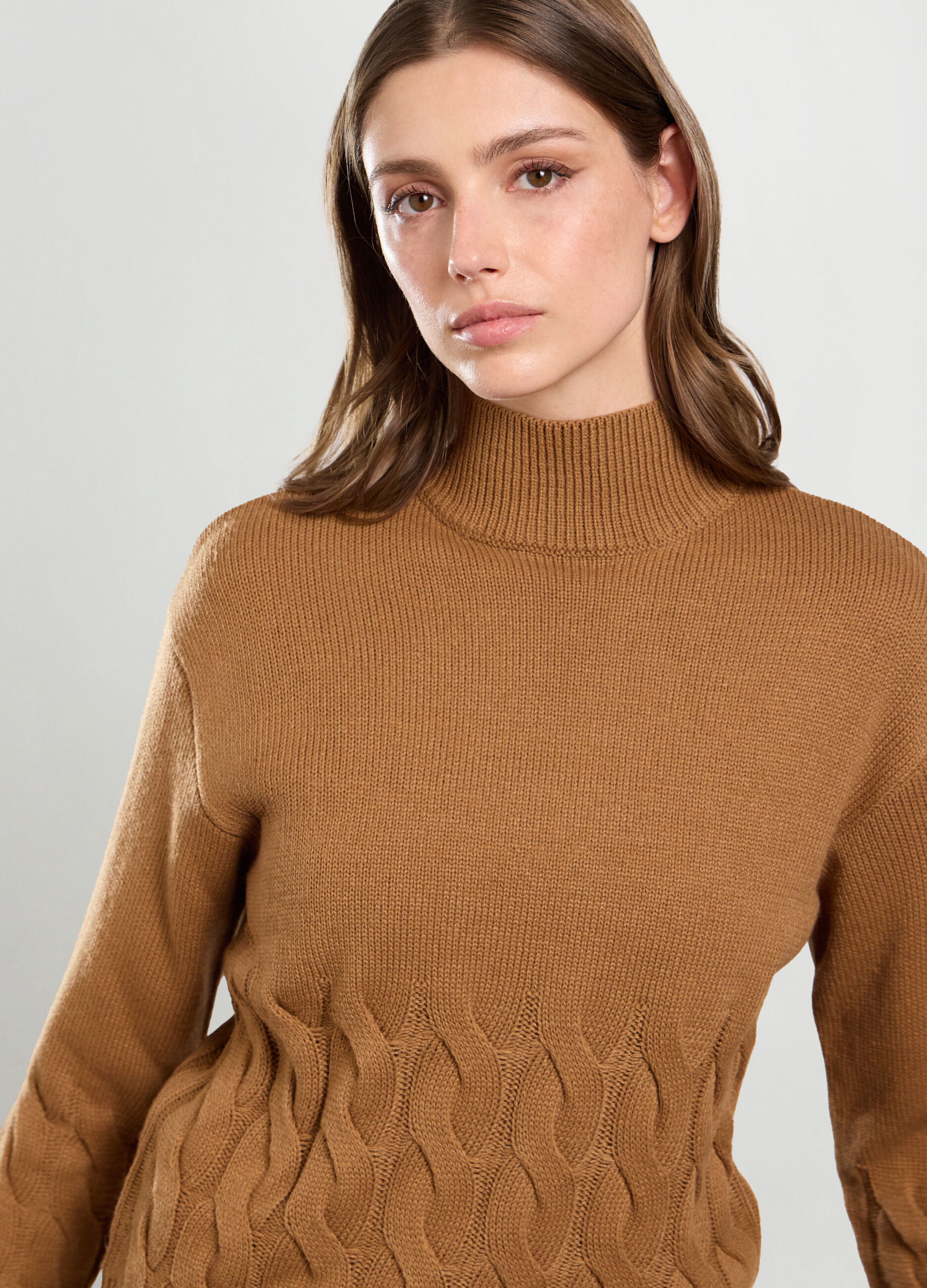 Tricot con lavorazione a treccia donna_2