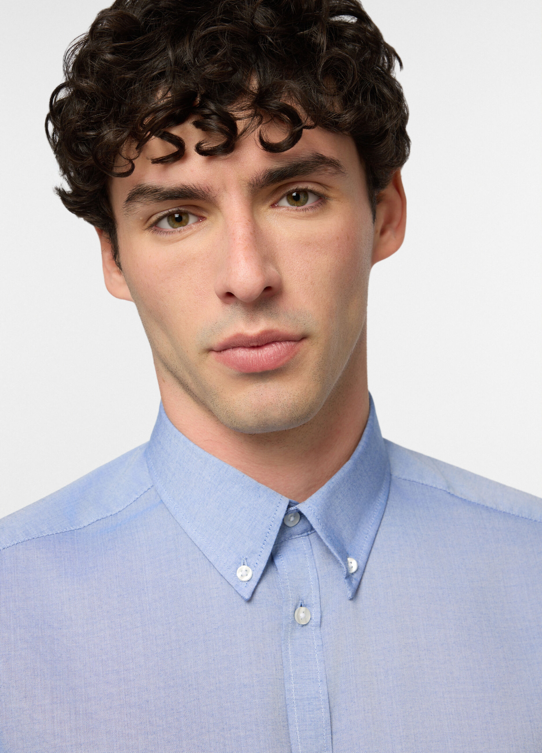 Camicia regular fit con colletto button down uomo_2