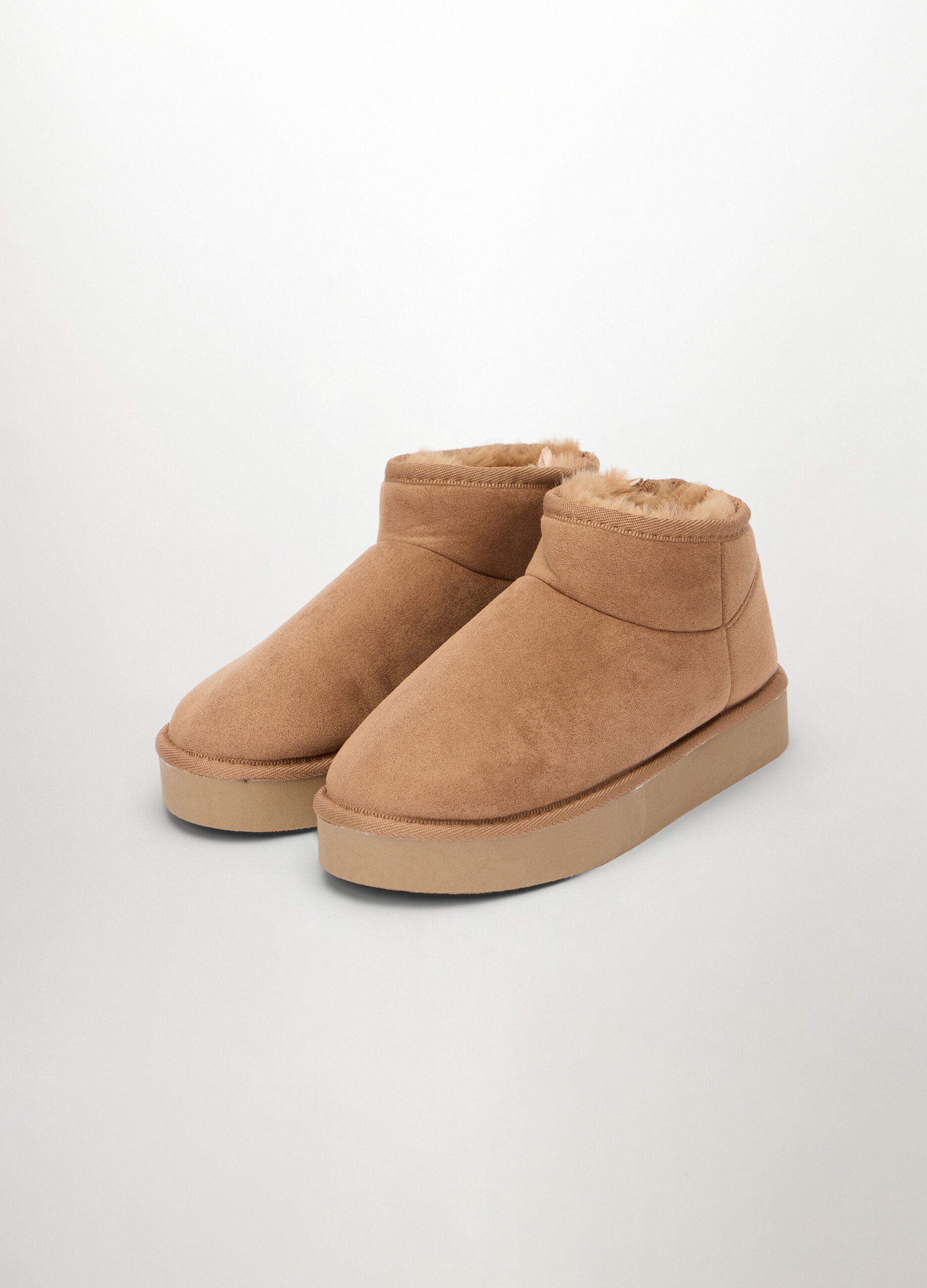 Stivaletti in ecopelle scamosciata donna_1