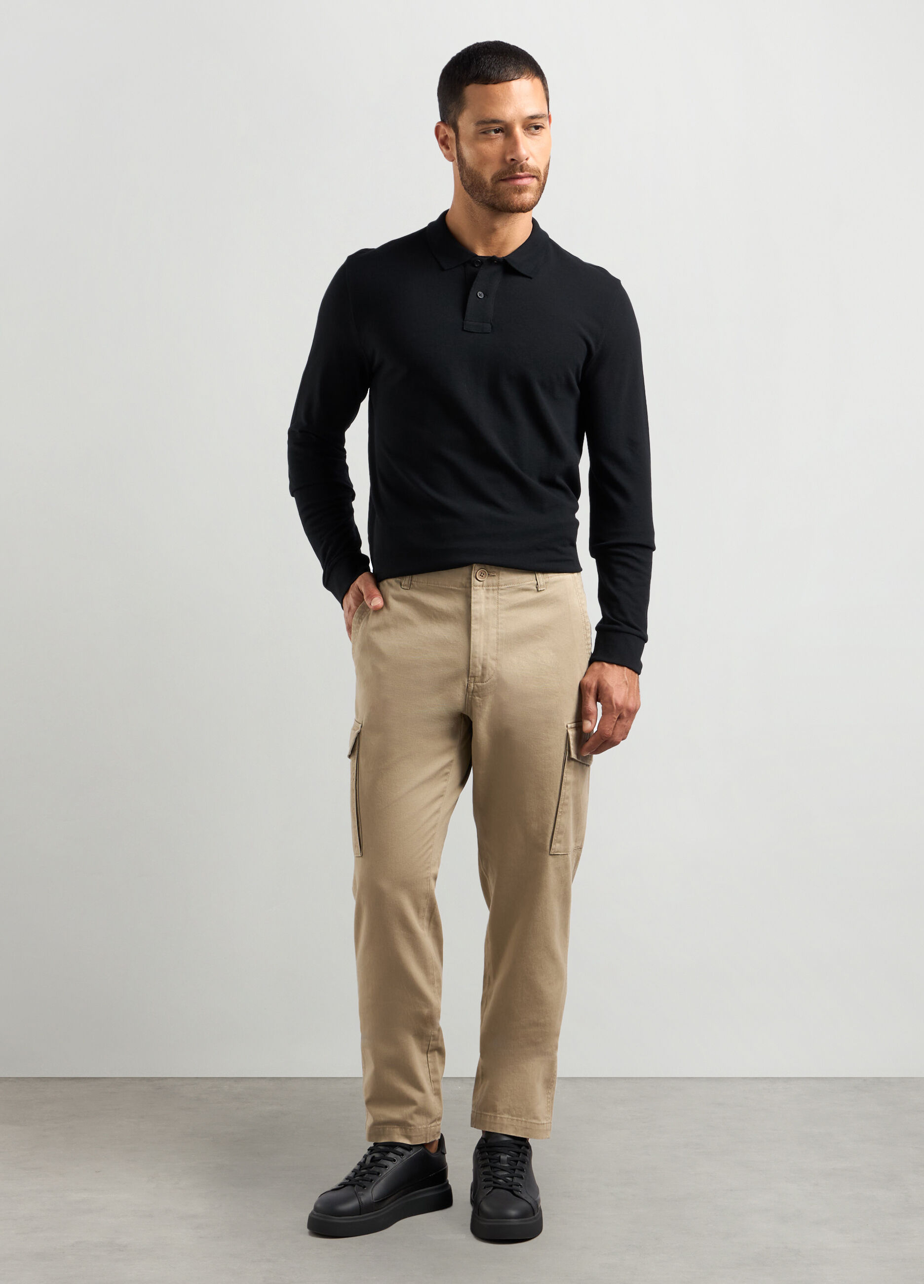 Pantaloni cargo regular fit in twill di cotone uomo_0