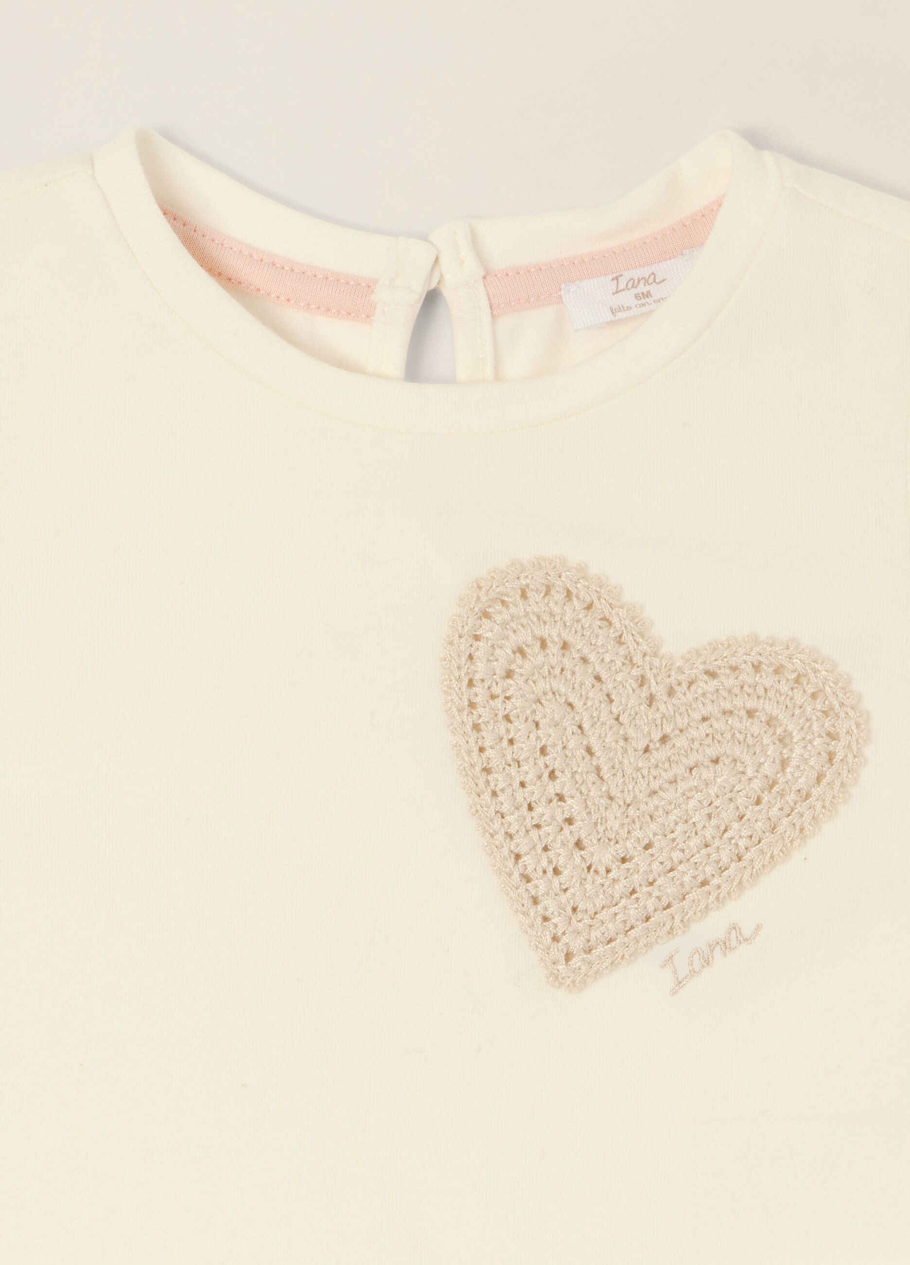 T-shirt bianca da neonata in cotone elasticizzato con cuoricini regular fit_2