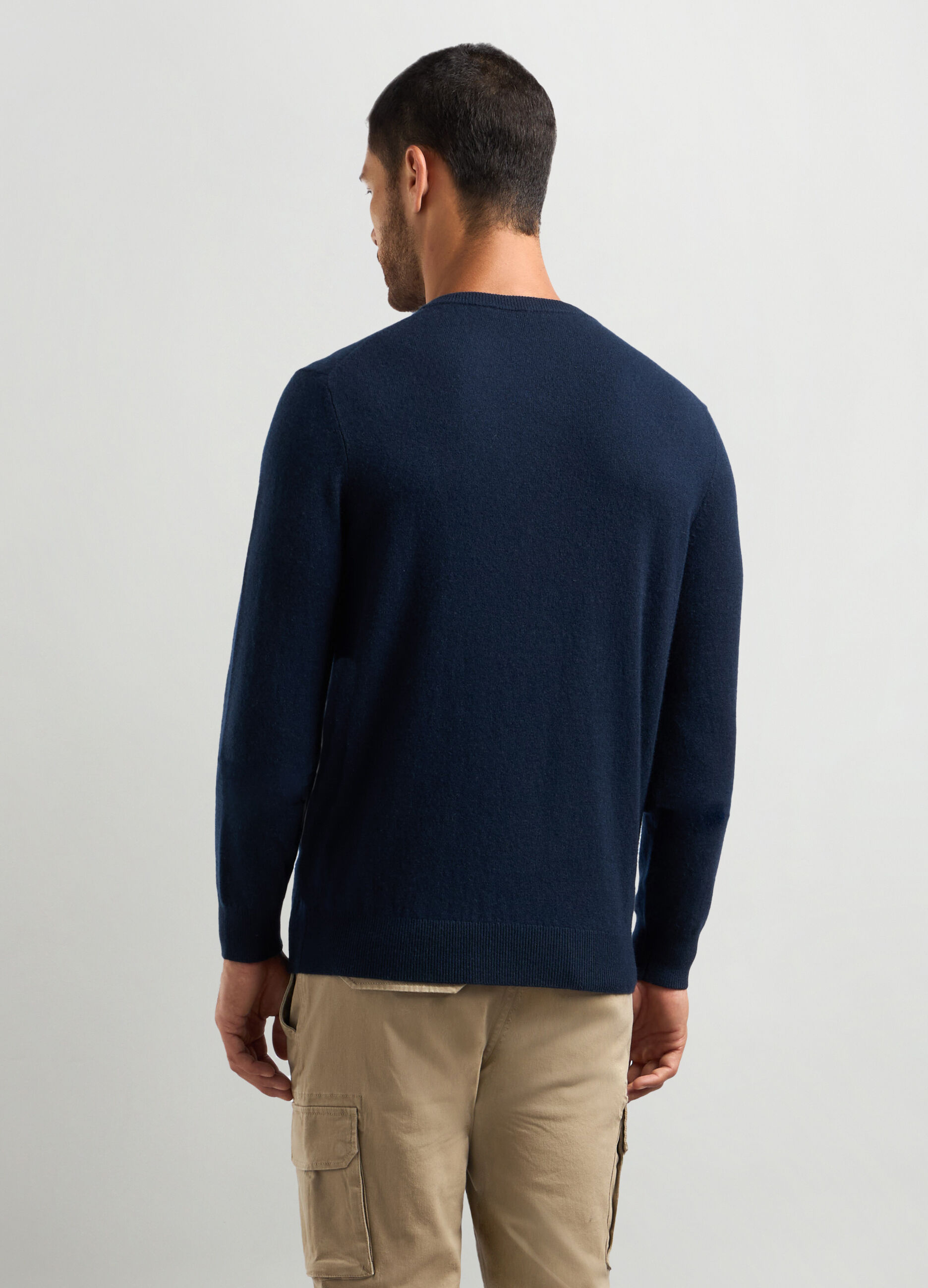 Maglione collo a V in puro cashmere uomo_1