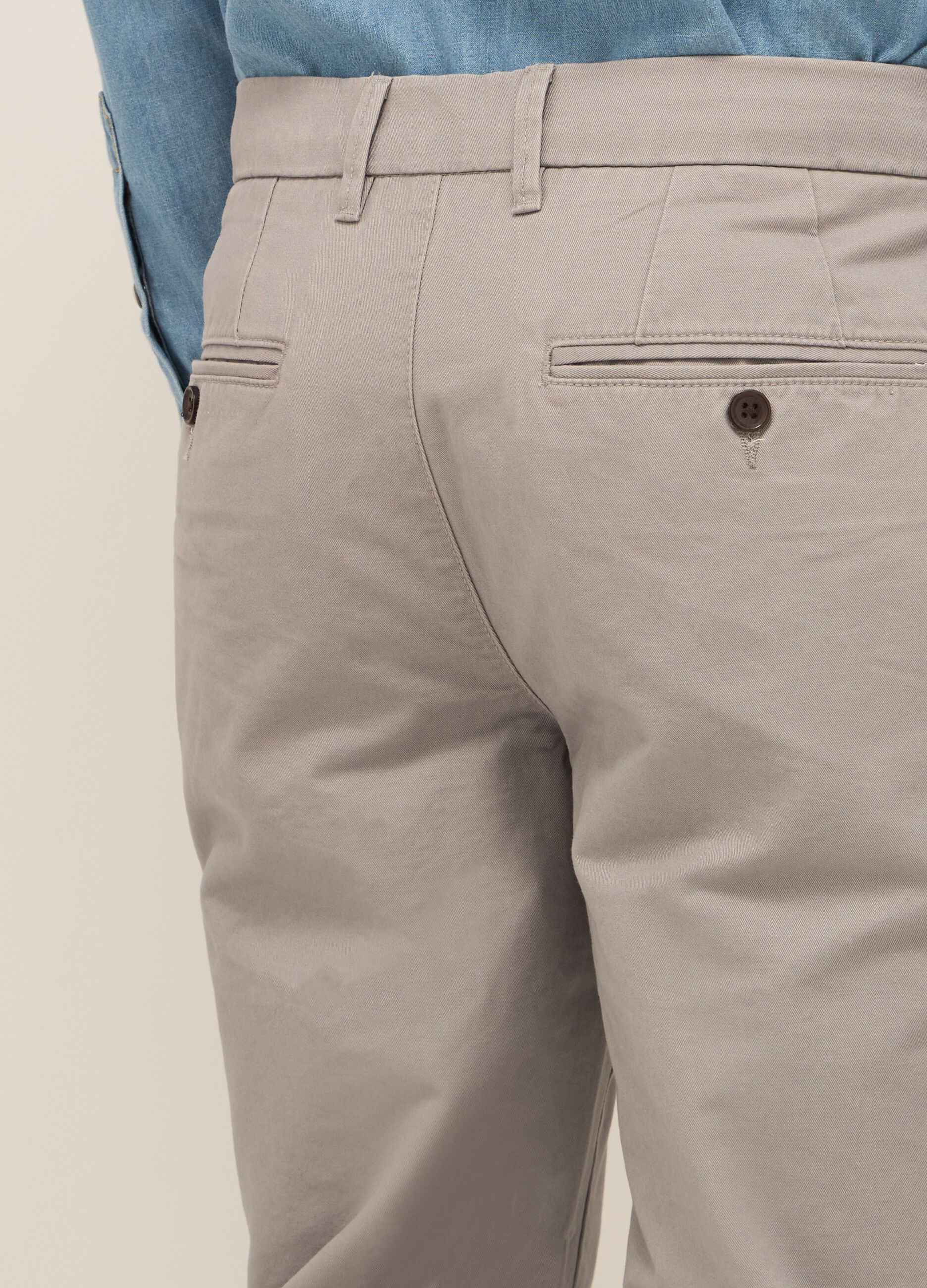 Pantaloni chino regular fit in puro cotone uomo