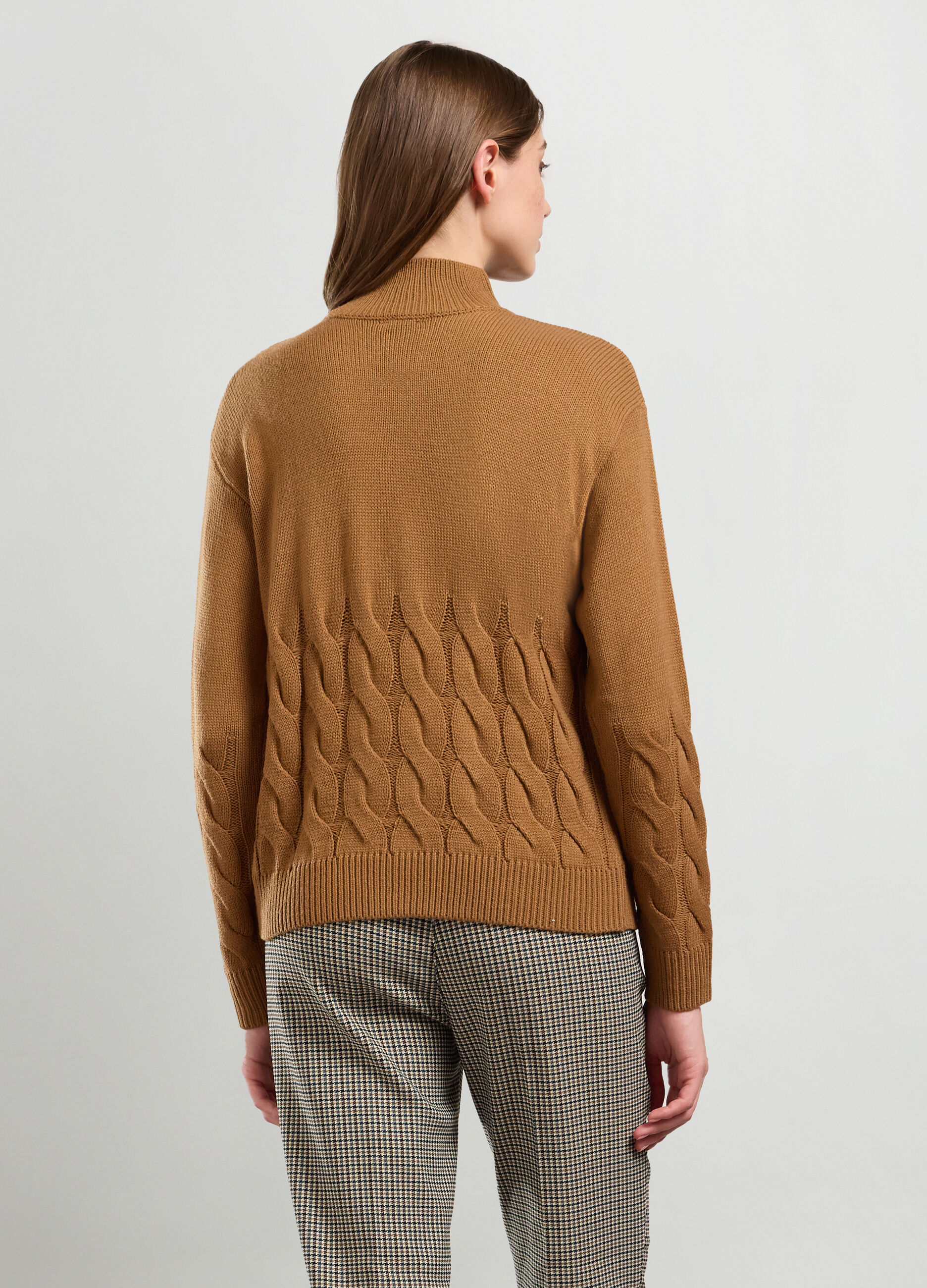 Tricot con lavorazione a treccia donna_1