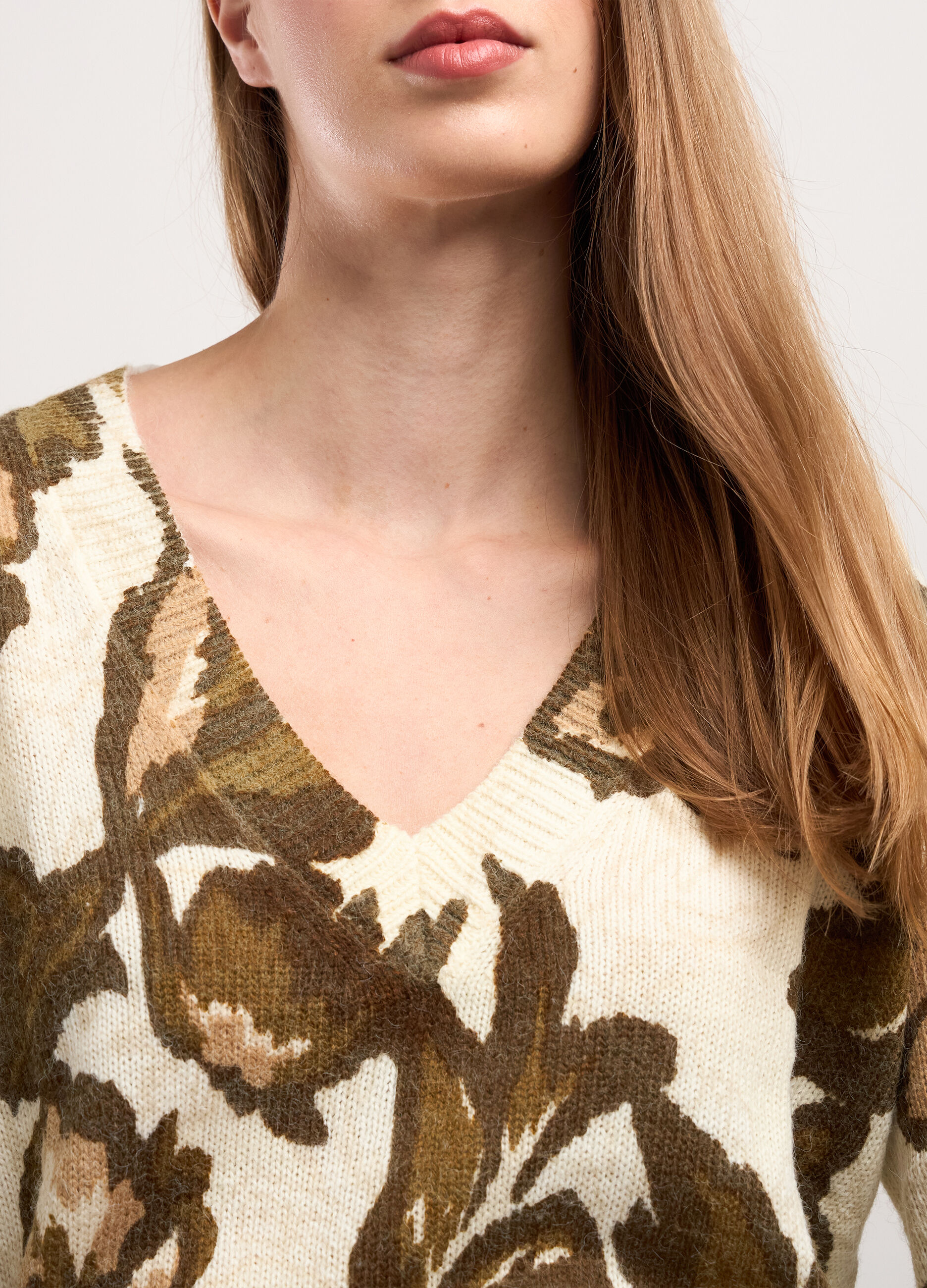 Tricot con scollo a V donna_2