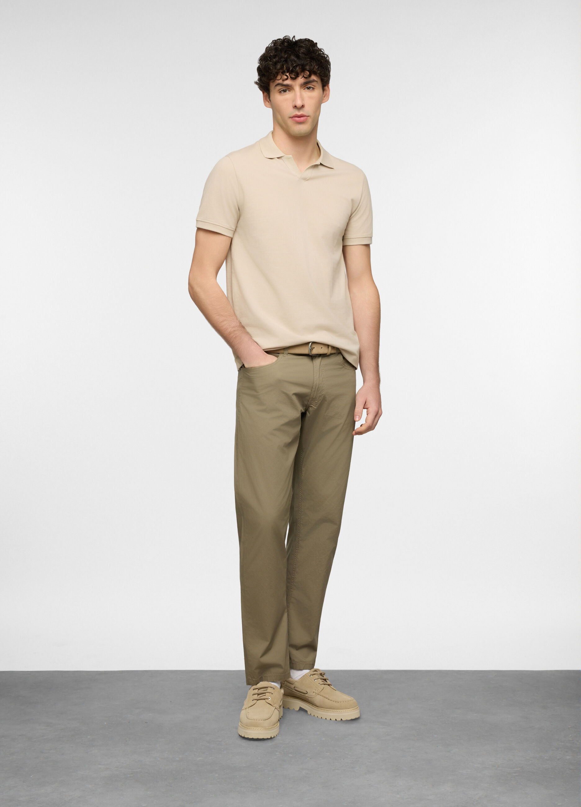 Pantalone regular fit in cotone stretch uomo_0