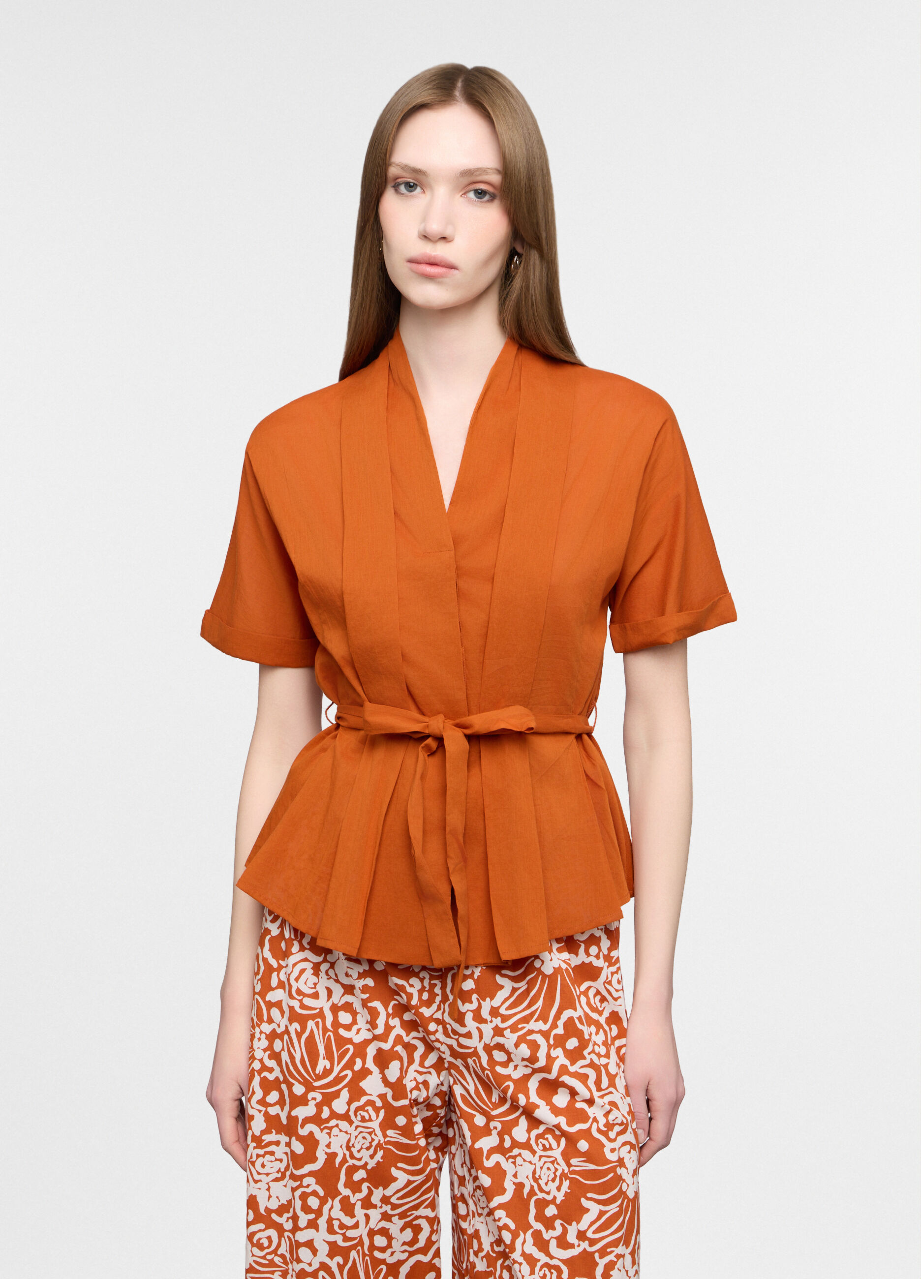 Blusa regular fit con scollo a V in puro cotone donna_0