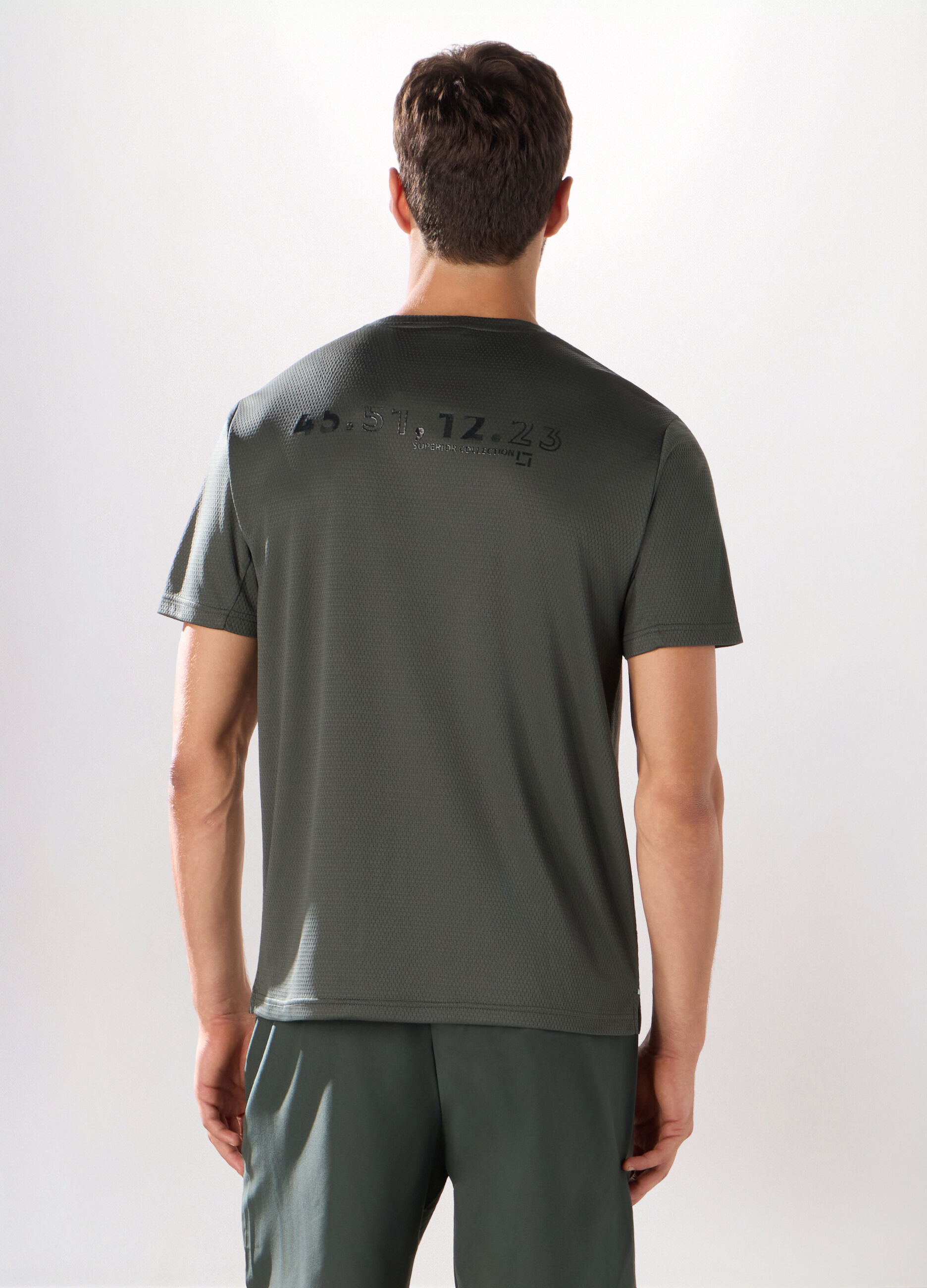 T-shirt sportiva in tessuto tecnico uomo_1