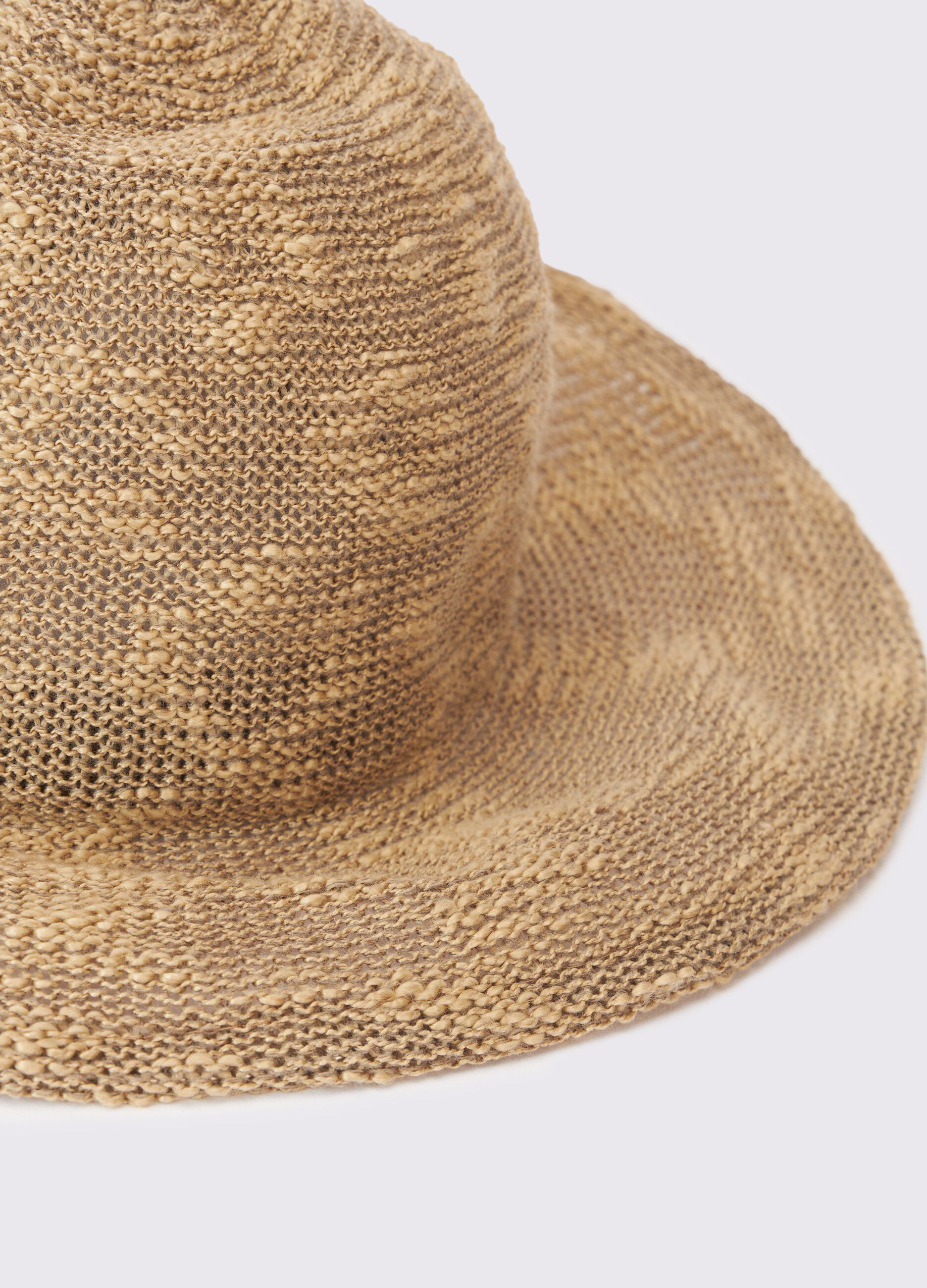 Cappello con tesa donna_1