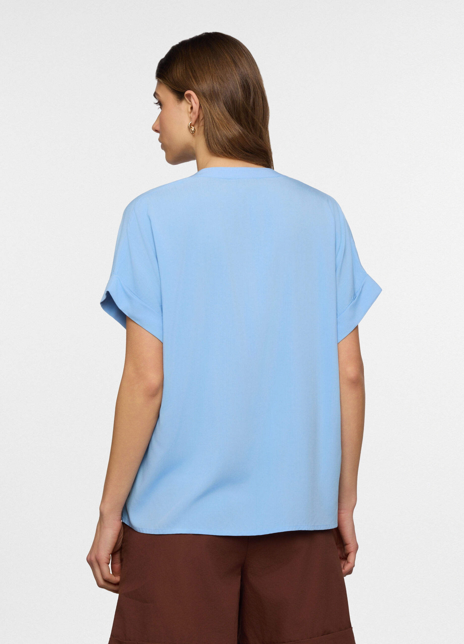 Blusa regular fit con scollo a V in pura viscosa donna_1