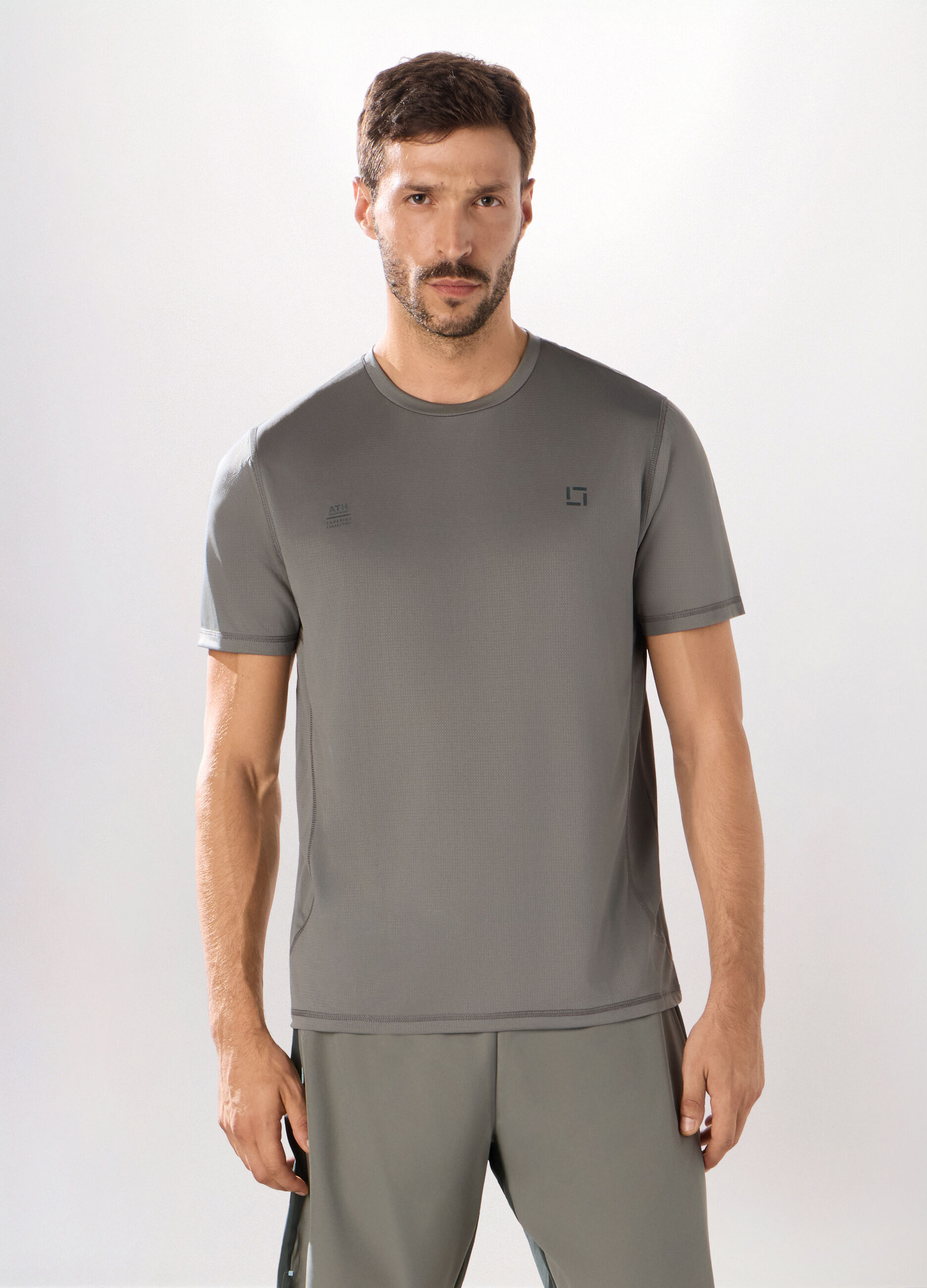 T-shirt sportiva con logo uomo_0