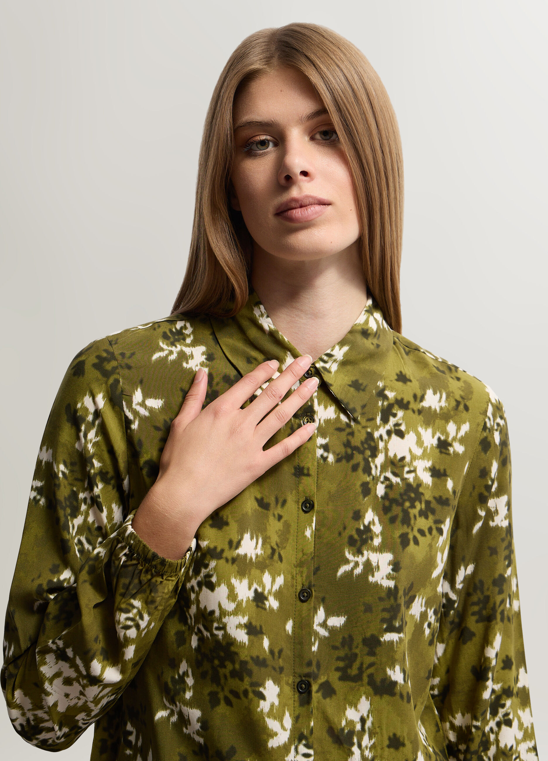 Camicia Fit Regular con colletto alla francese in pura viscosa donna_2