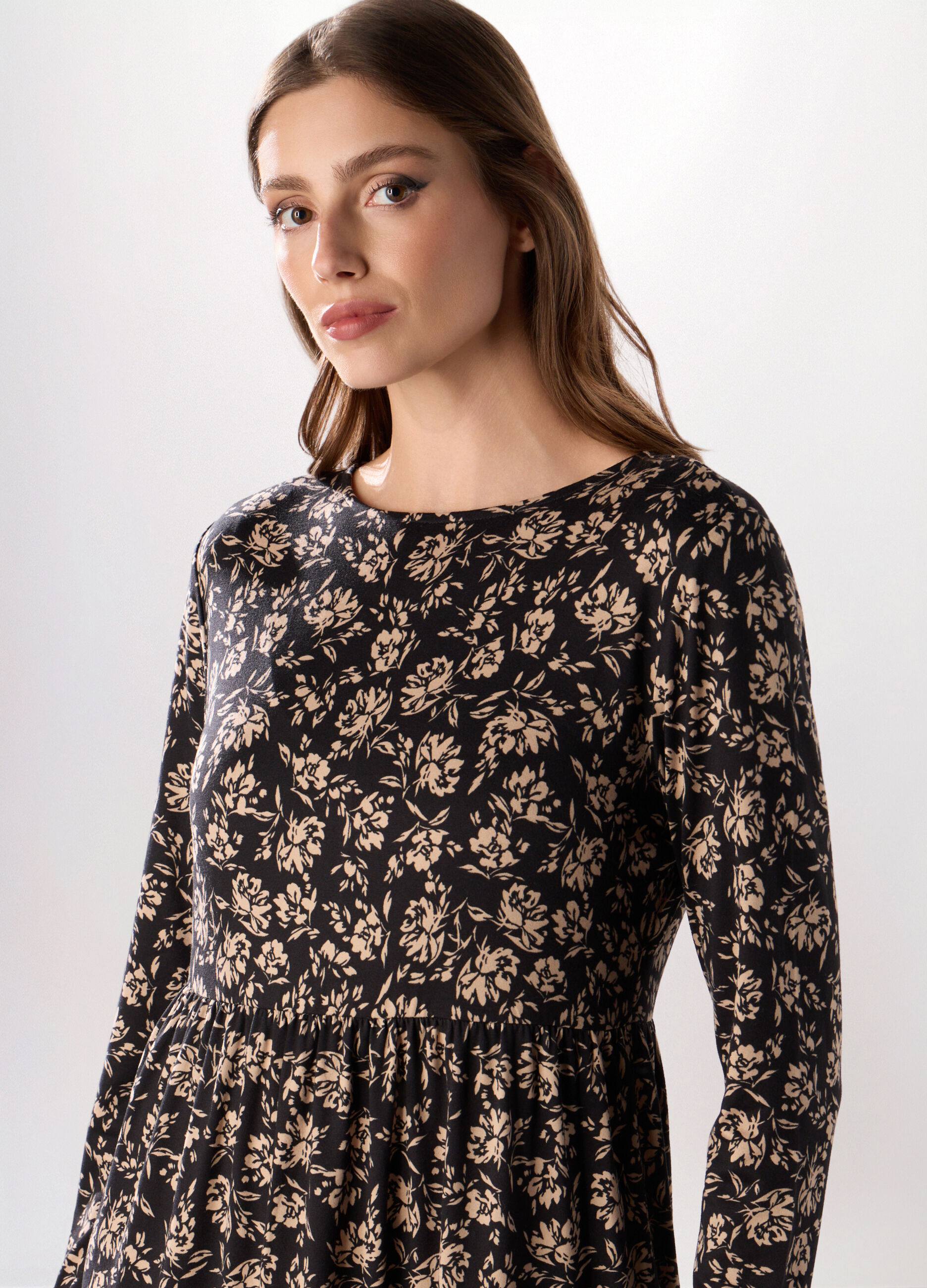 Abito lungo a balze in jersey stretch donna_2