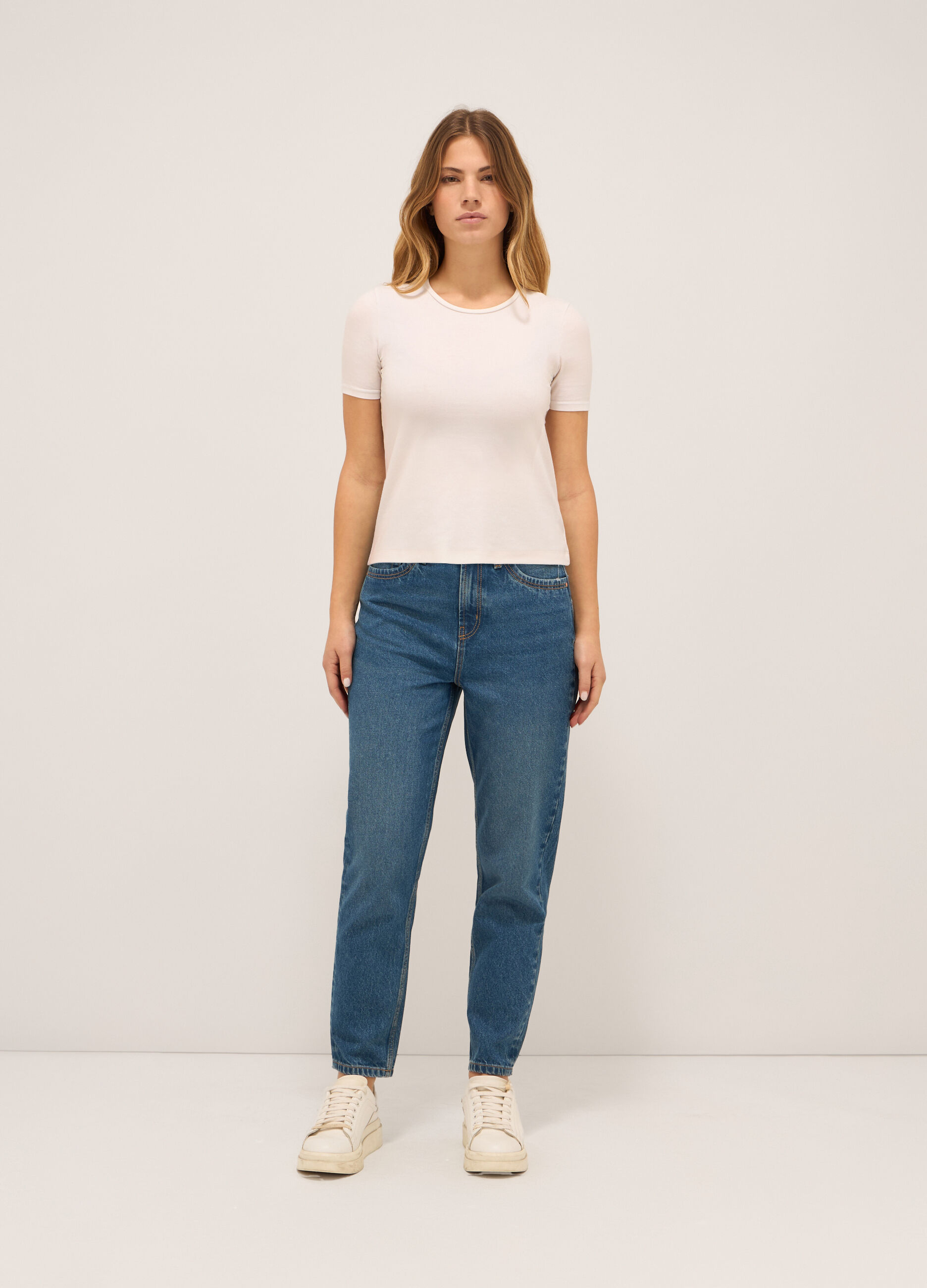 Pantaloni mom fit in denim di puro cotone donna