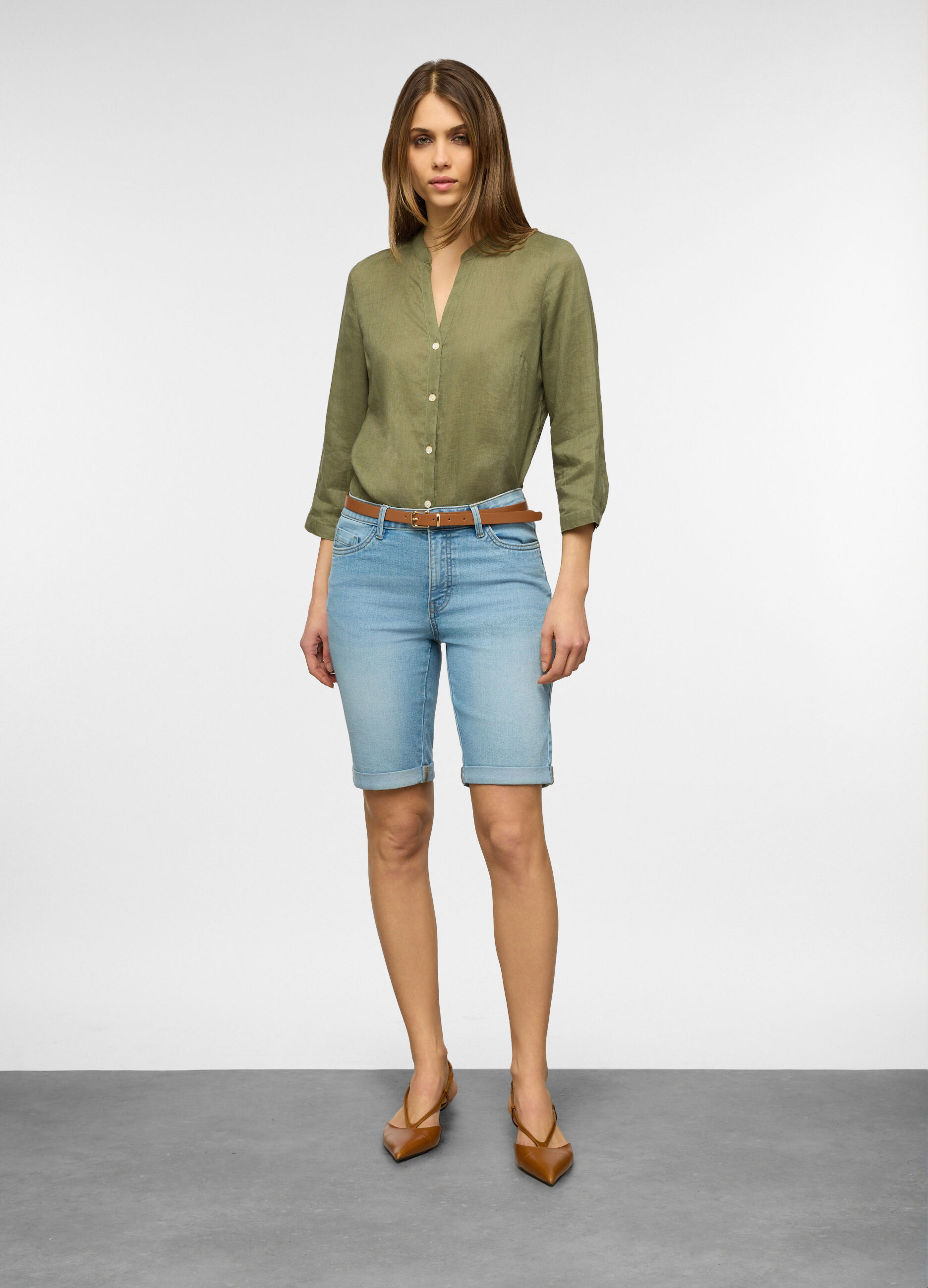 Bermuda fit Straight con fondo risvoltato in denim donna_0