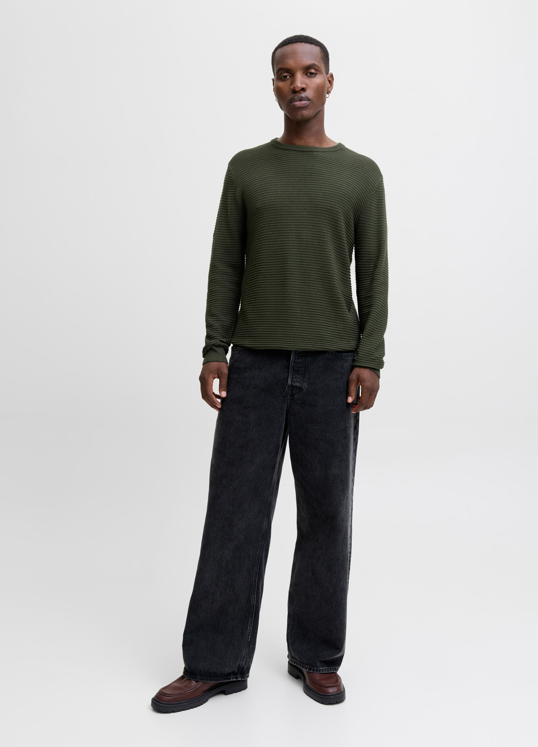 Maglione girocollo con motivo in rilievo uomo_2