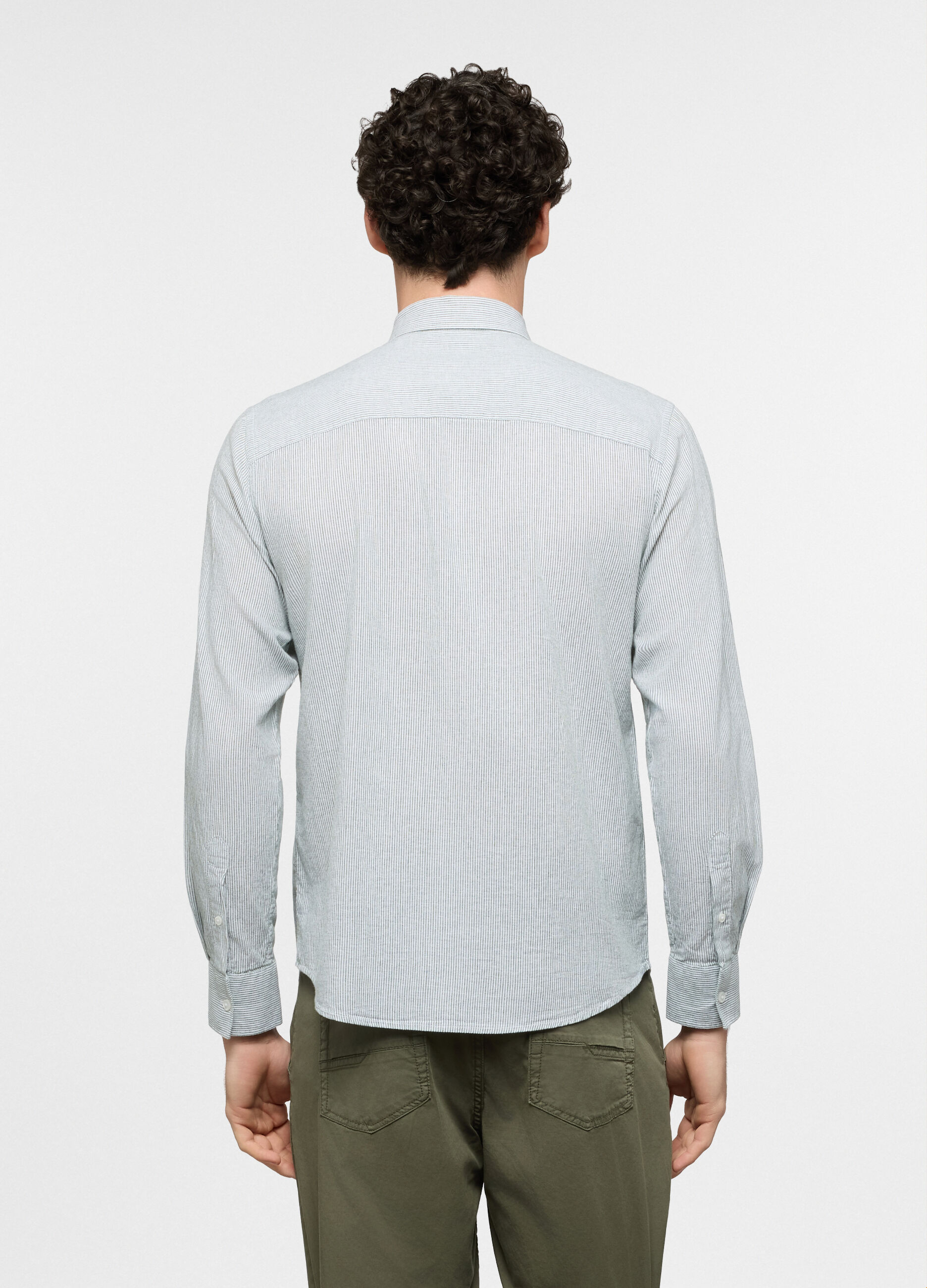 Camicia regular fit con collo classico a righe uomo_1