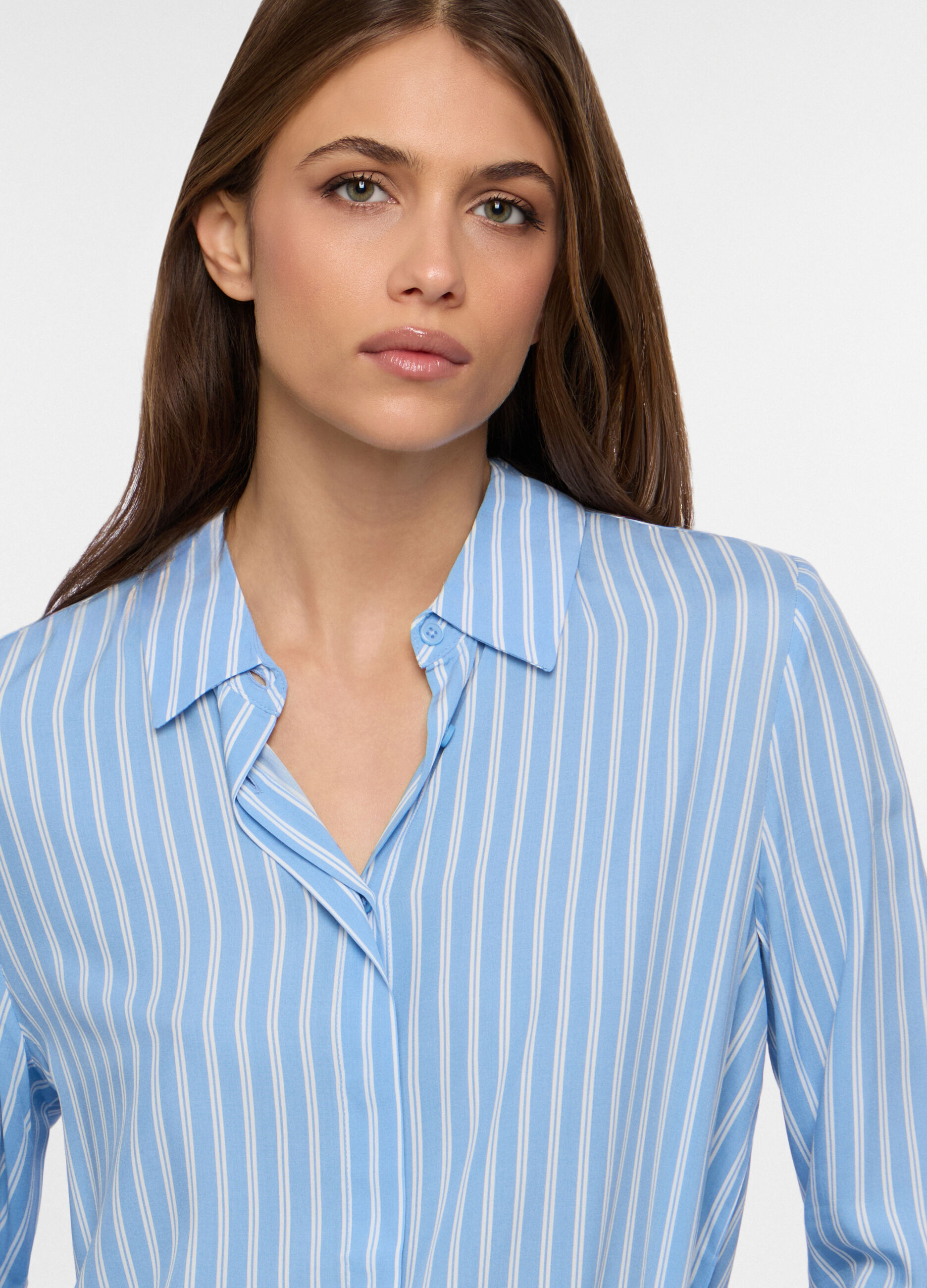 Camicia regular fit collo alla francese in pura viscosa donna_2