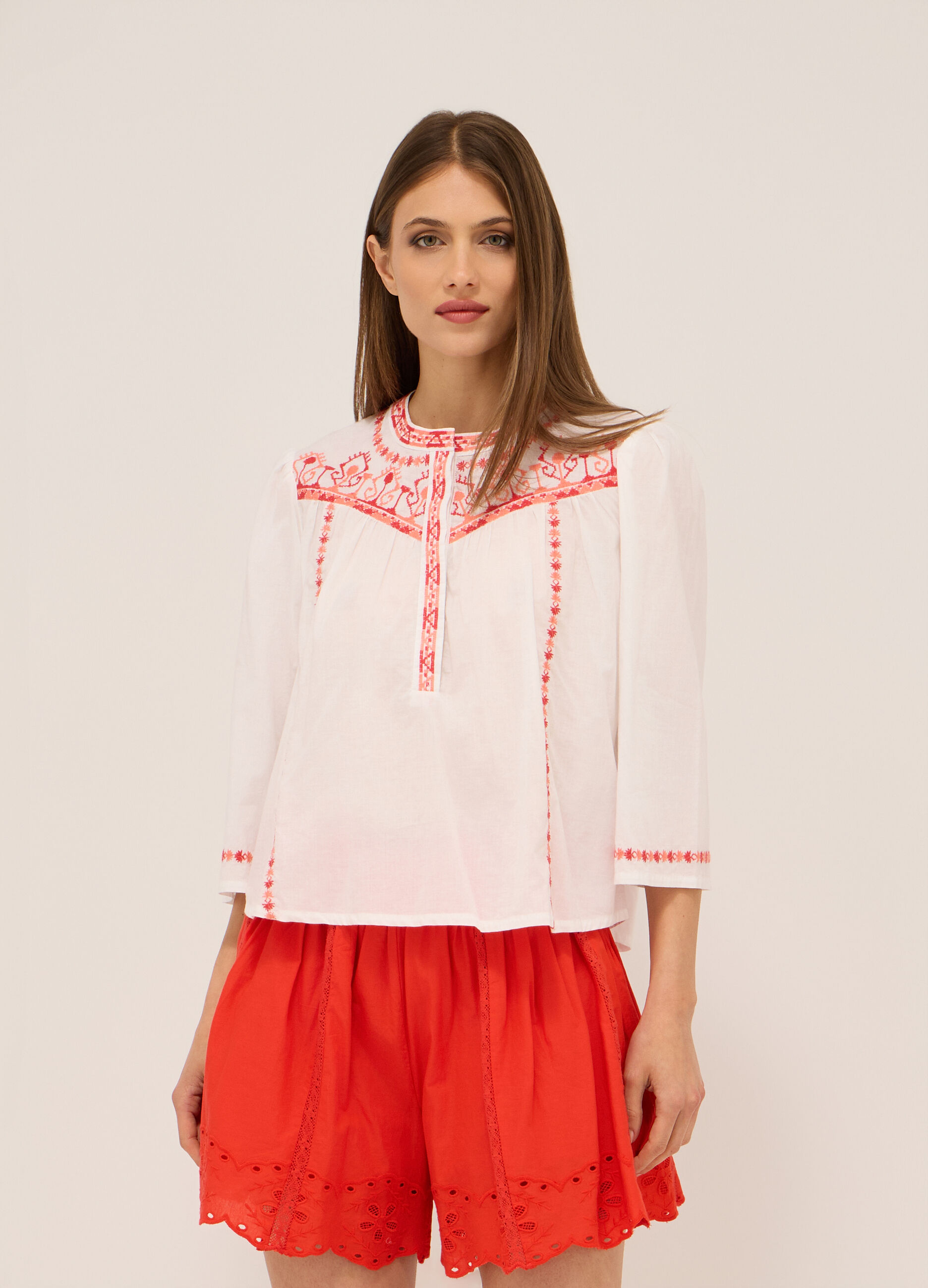 Blusa misto lino con ricami a contrasto donna_0