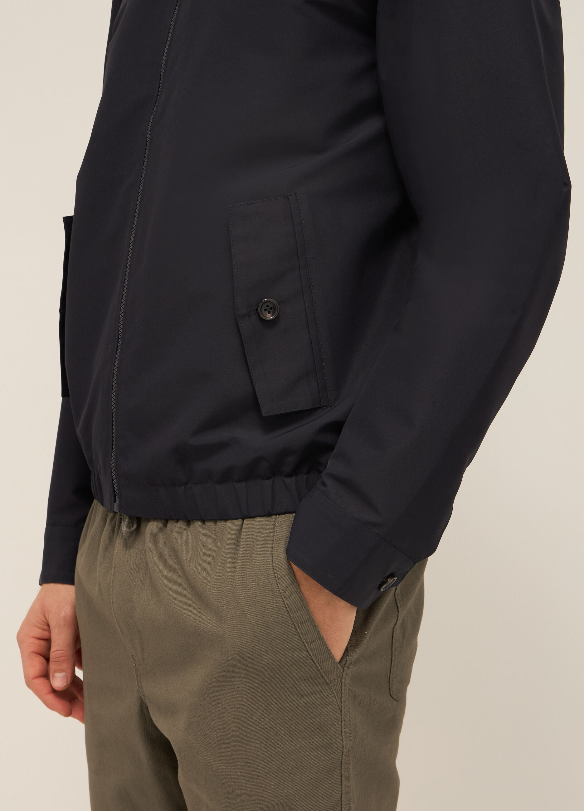 Bomber leggero in tessuto tecnico uomo_2