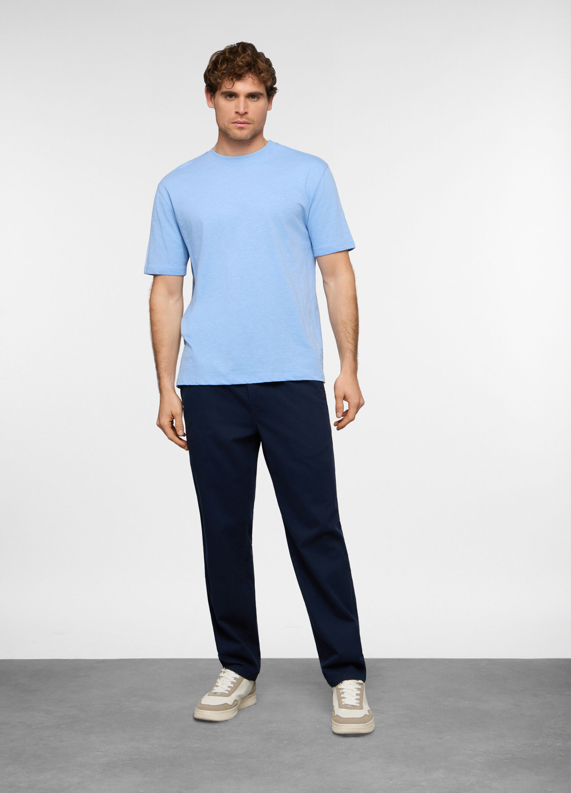 Pantaloni chino relaxed fit in cotone uomo_0