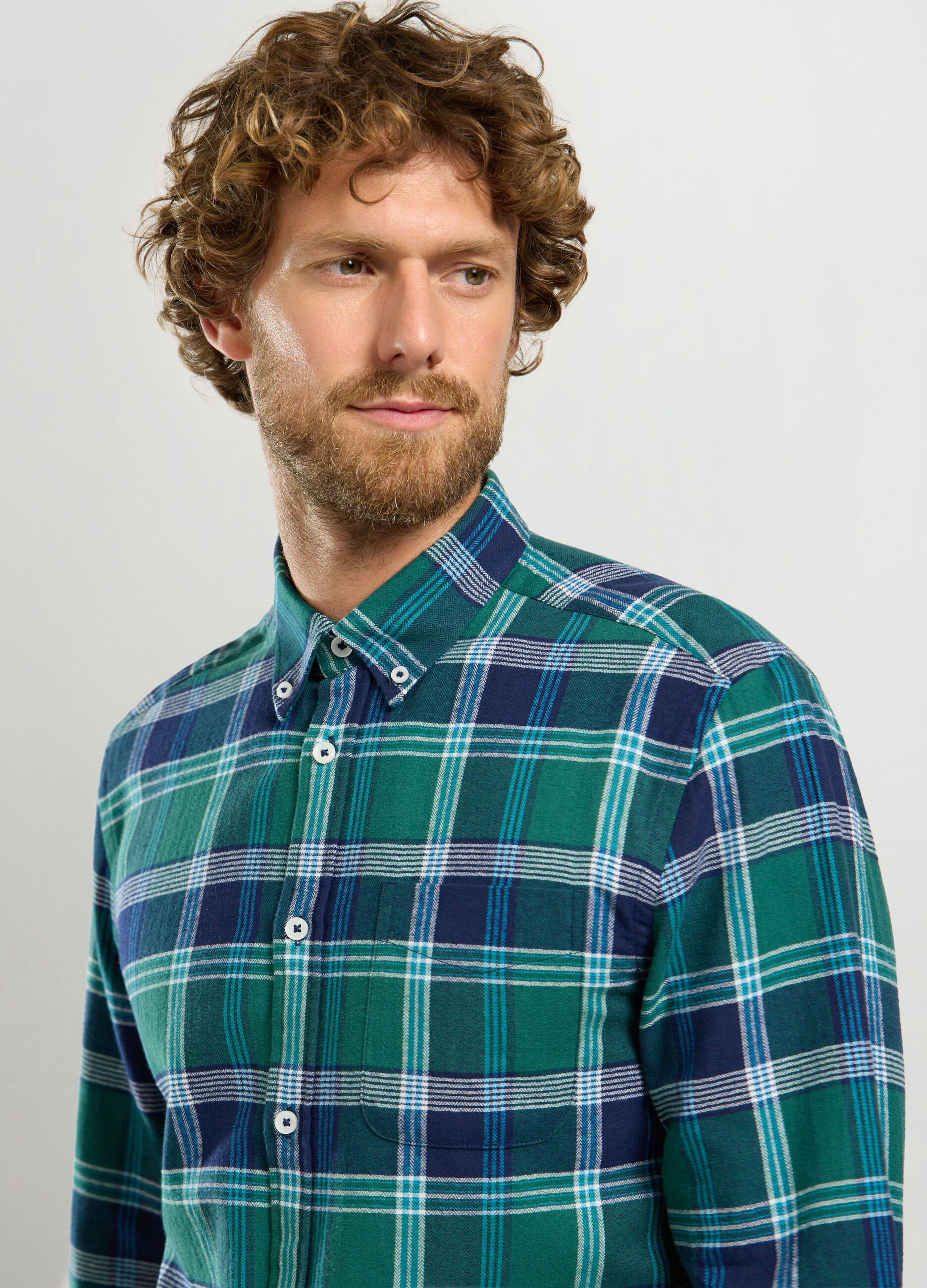 Camicia regular fit con colletto button down in flanella uomo_2