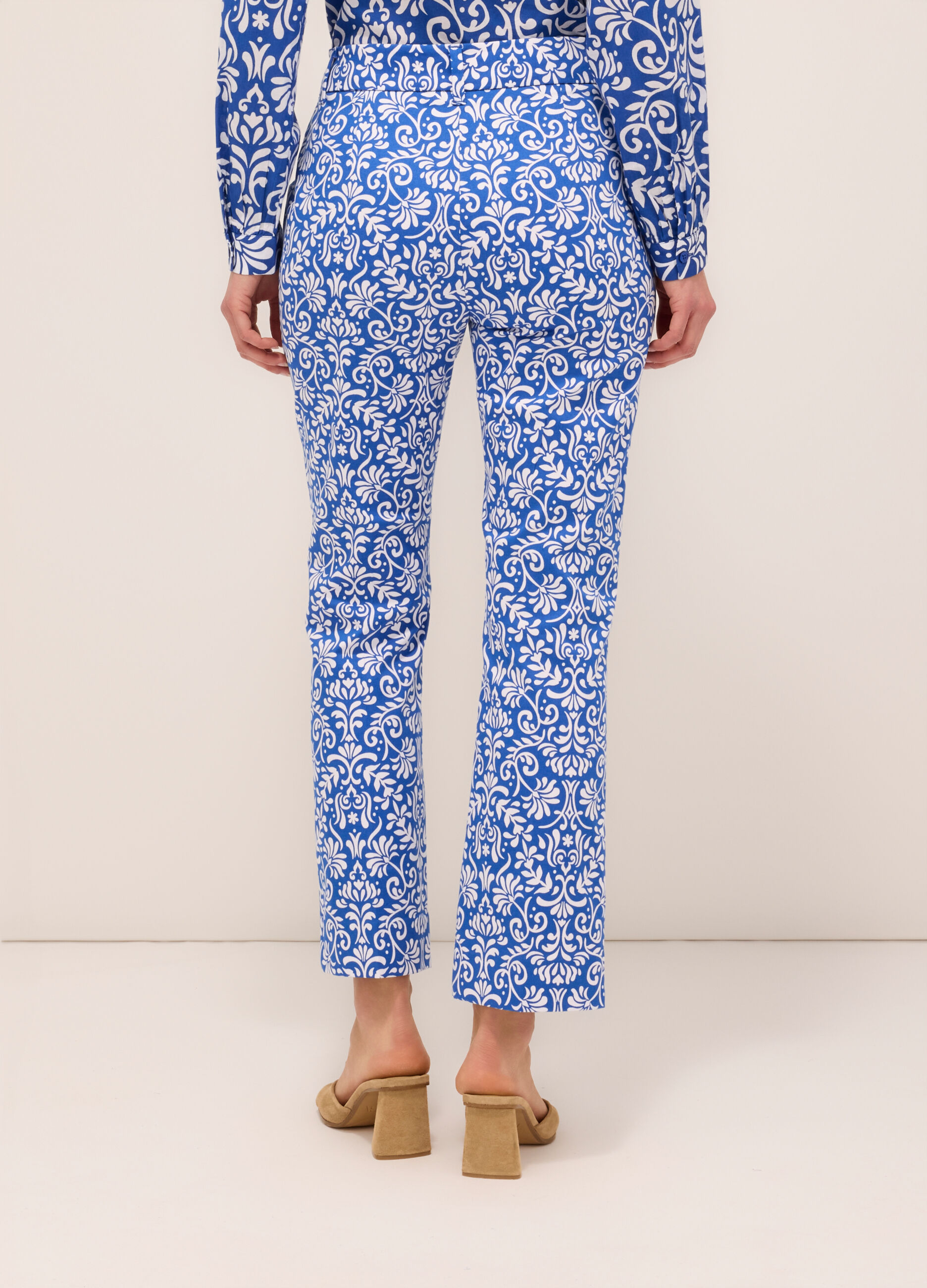 Pantaloni in cotone stretch donna_1
