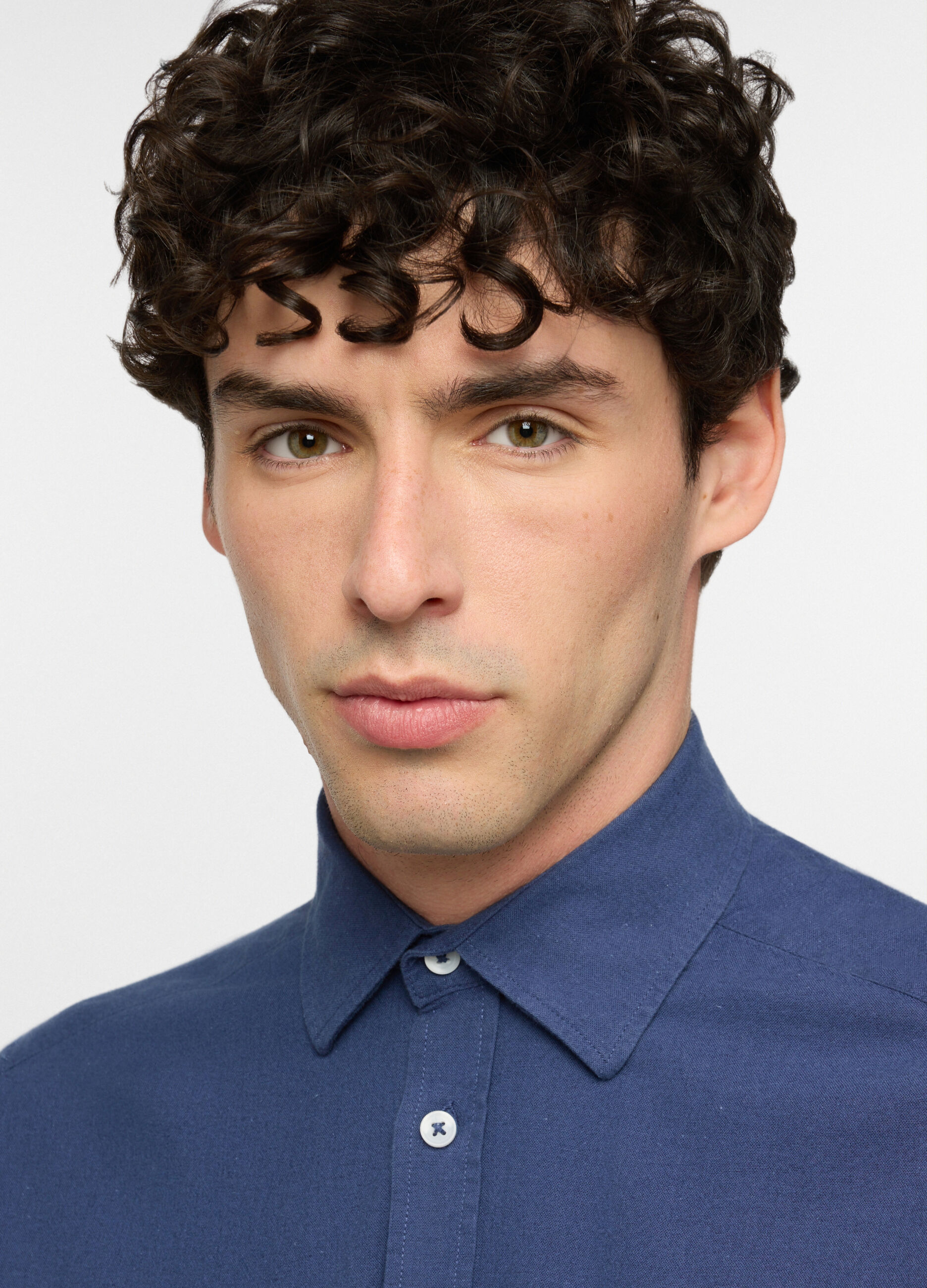 Camicia regular fit con collo classico in cotone e lino uomo_2