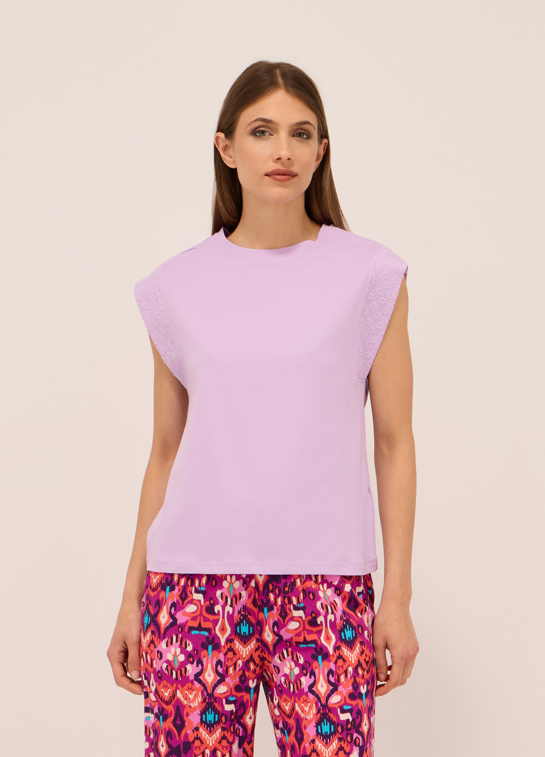 T-shirt smanicata in cotone stretch donna_0