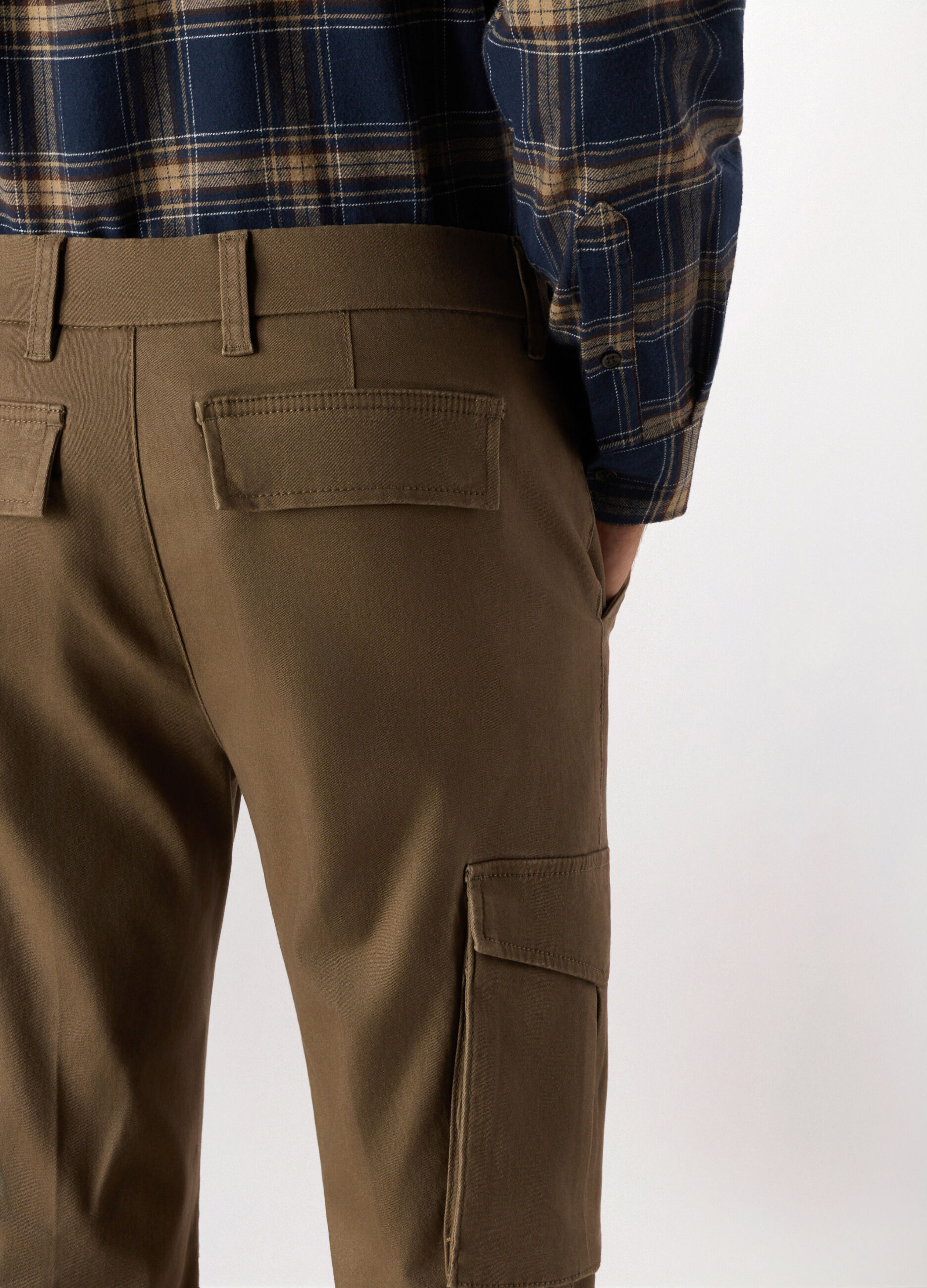 Pantalone cargo slim fit in cotone stretch_2