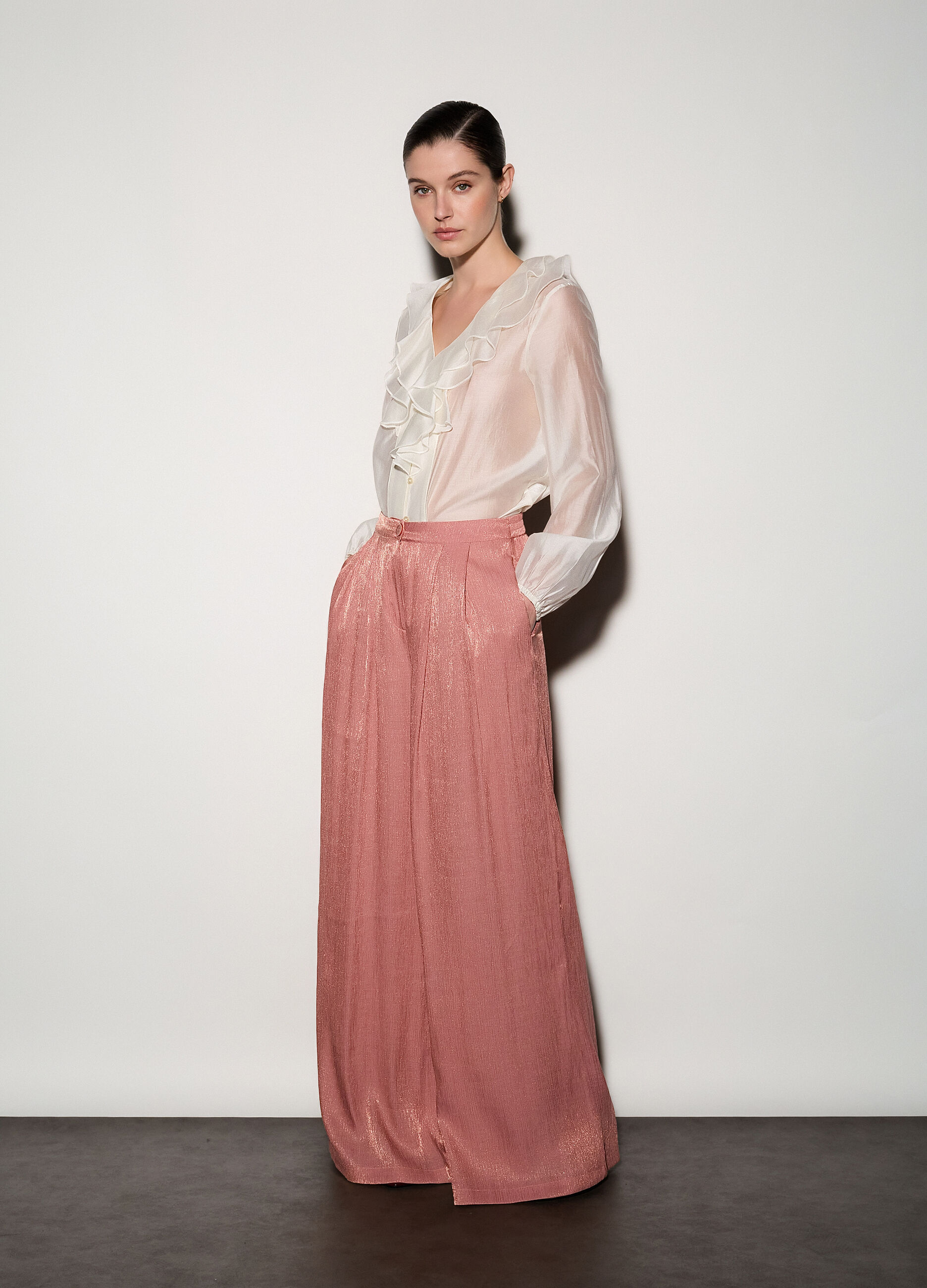 Pantaloni wide leg in raso pliss&eacute; donna_0