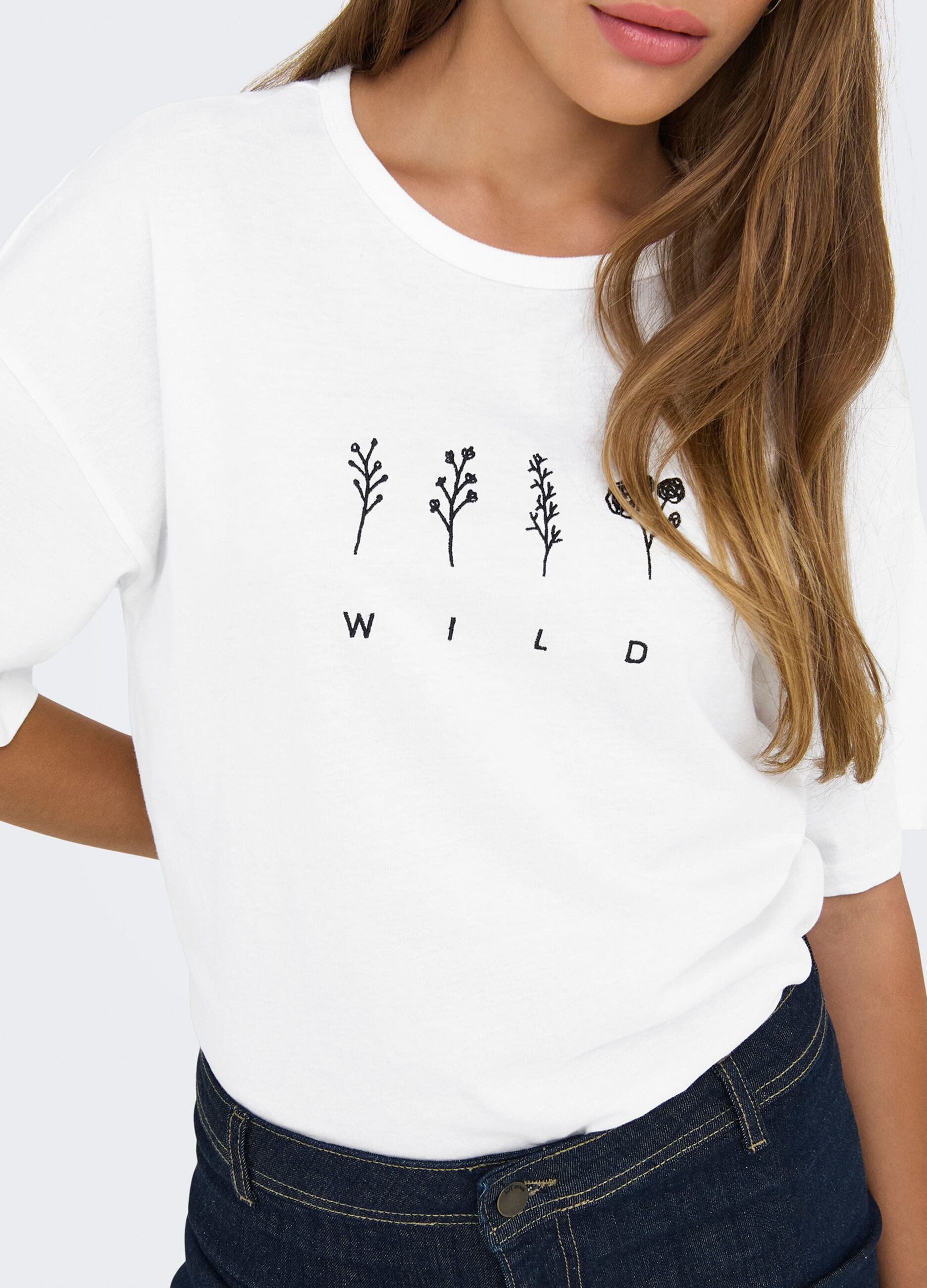 T-shirt con ricamo donna_4