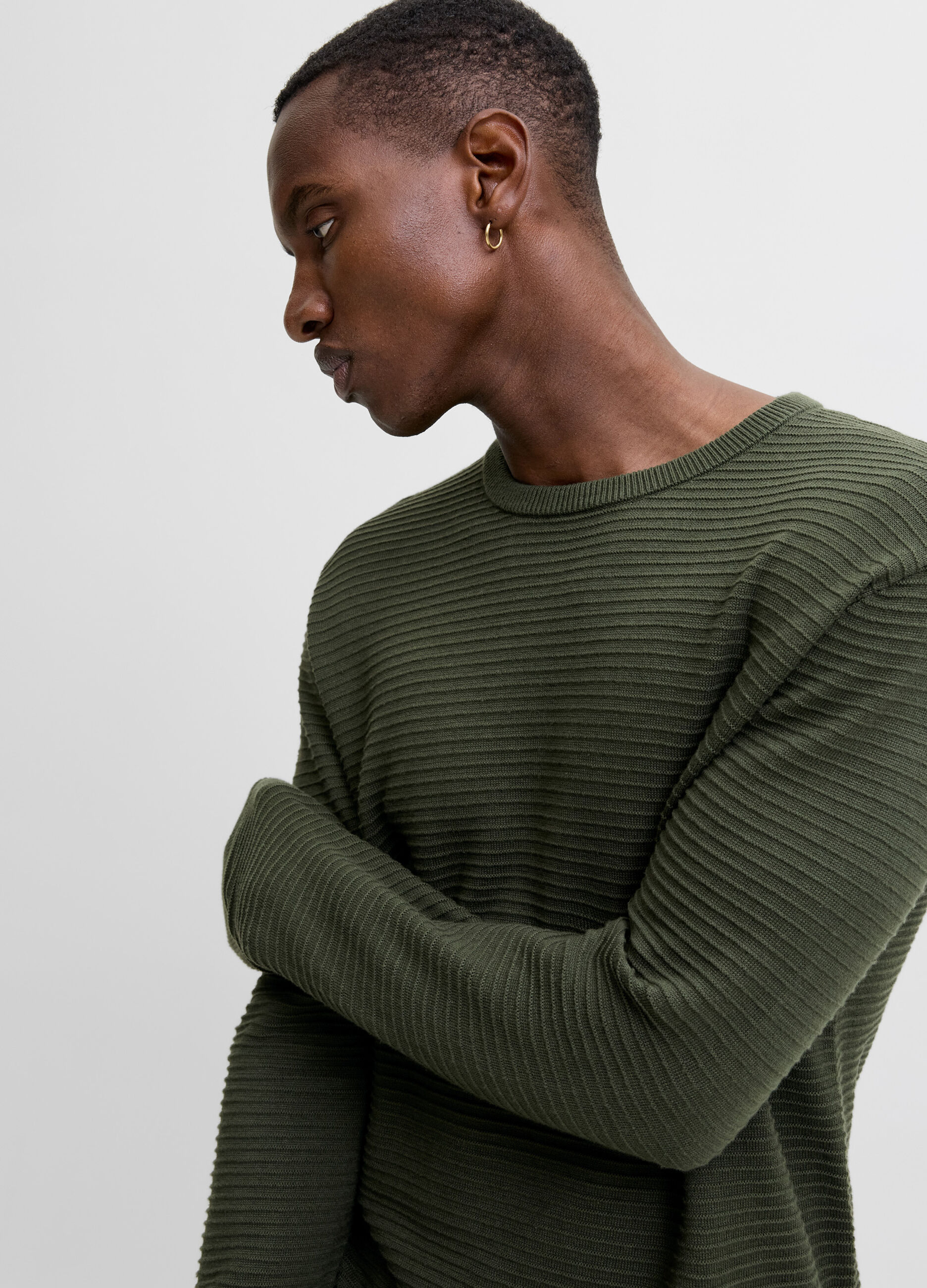 Maglione girocollo con motivo in rilievo uomo_3