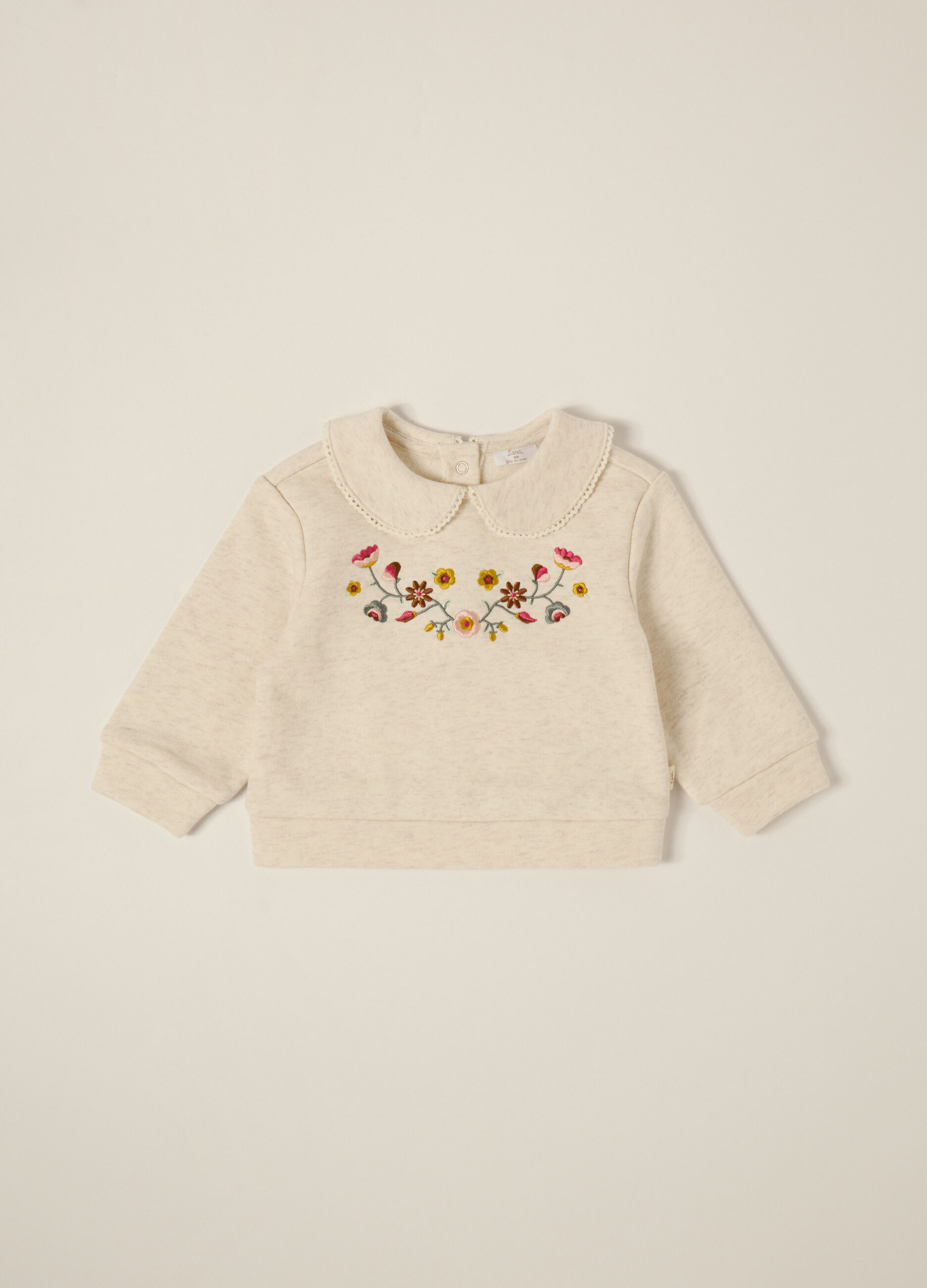 Felpa beige con colletto ricamato per neonata_0