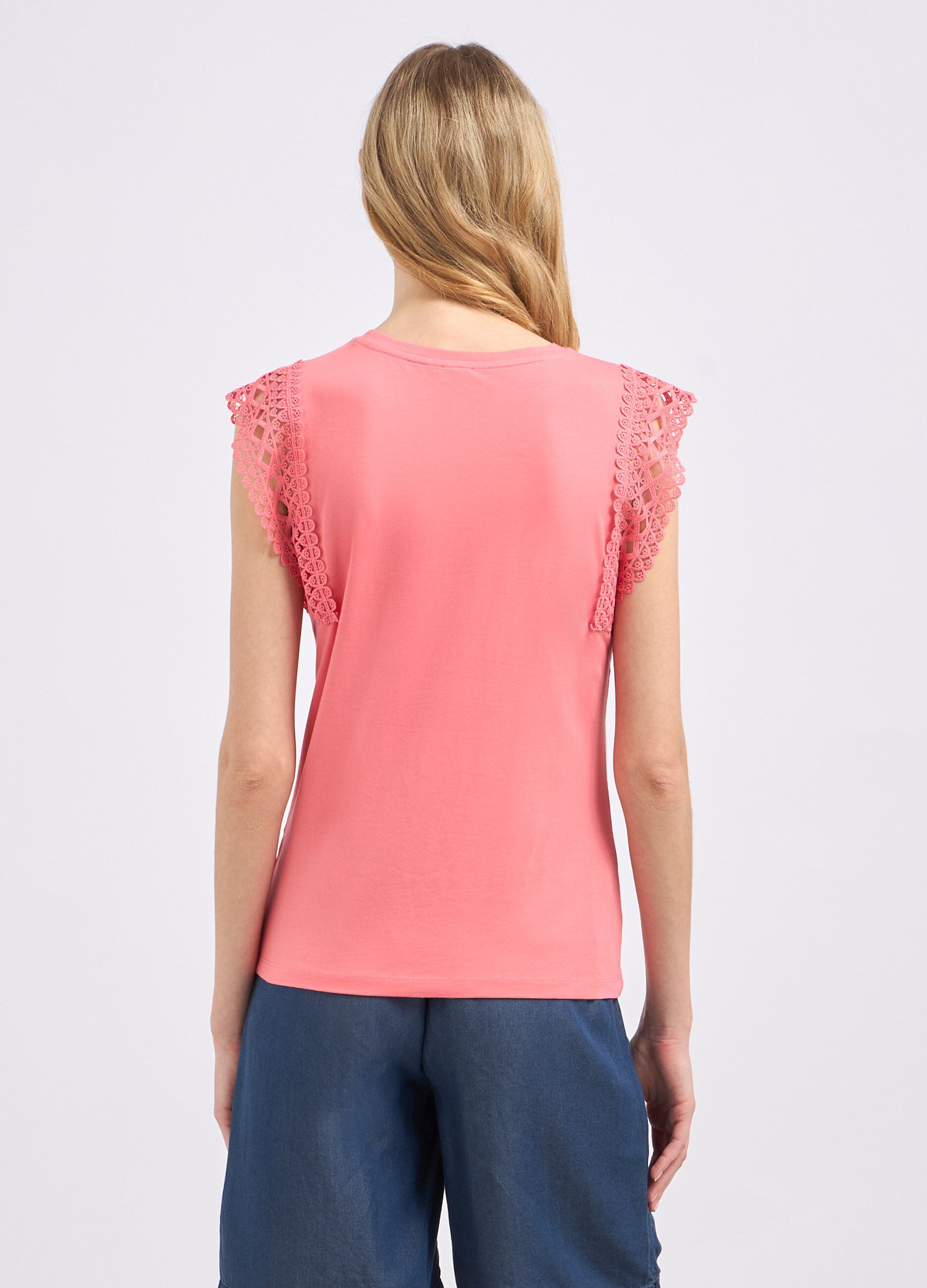 T-shirt smanicata con inserti in pizzo donna_1