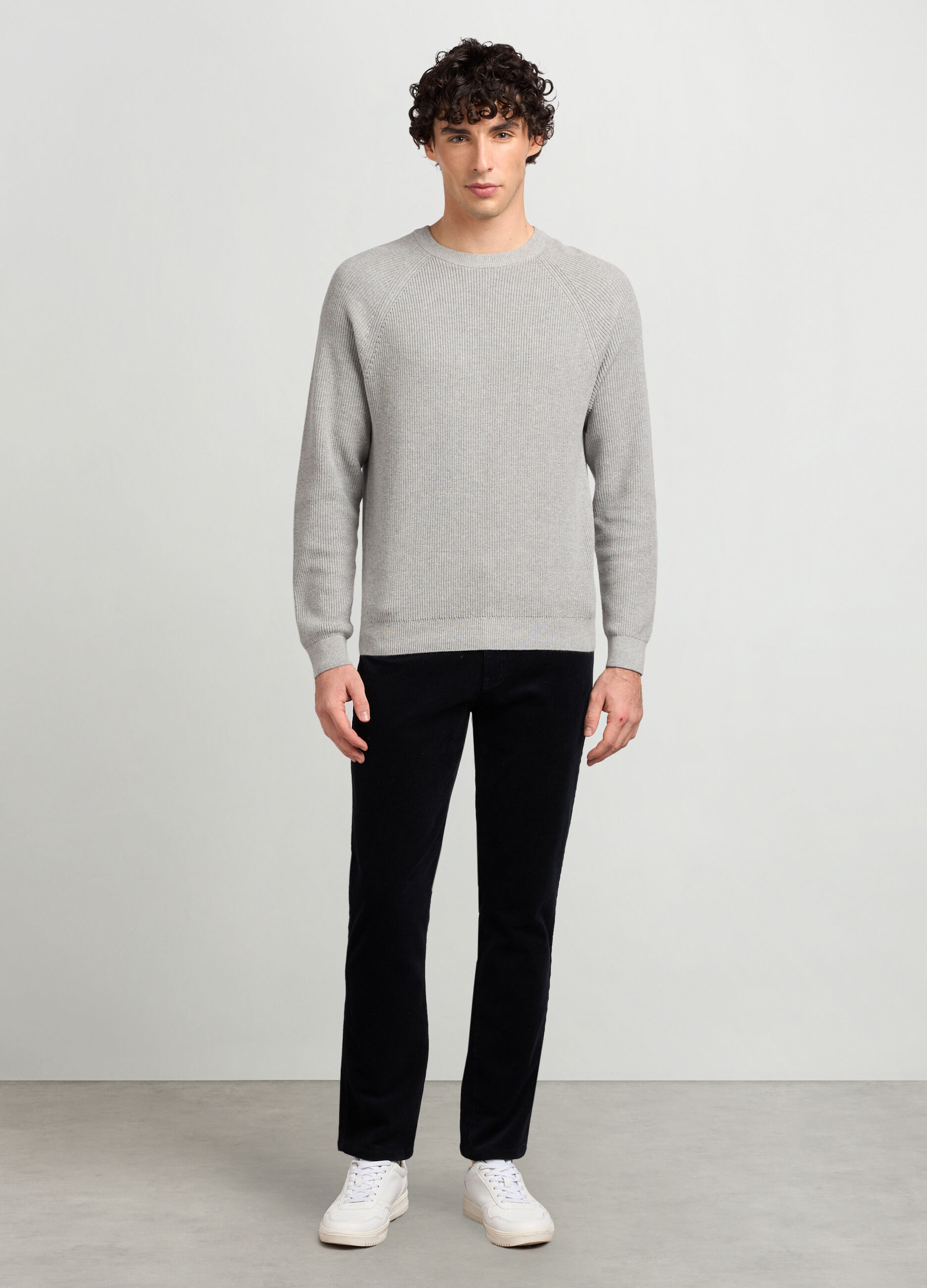 Pantaloni 5 tasche regular fit in velluto a coste uomo_0