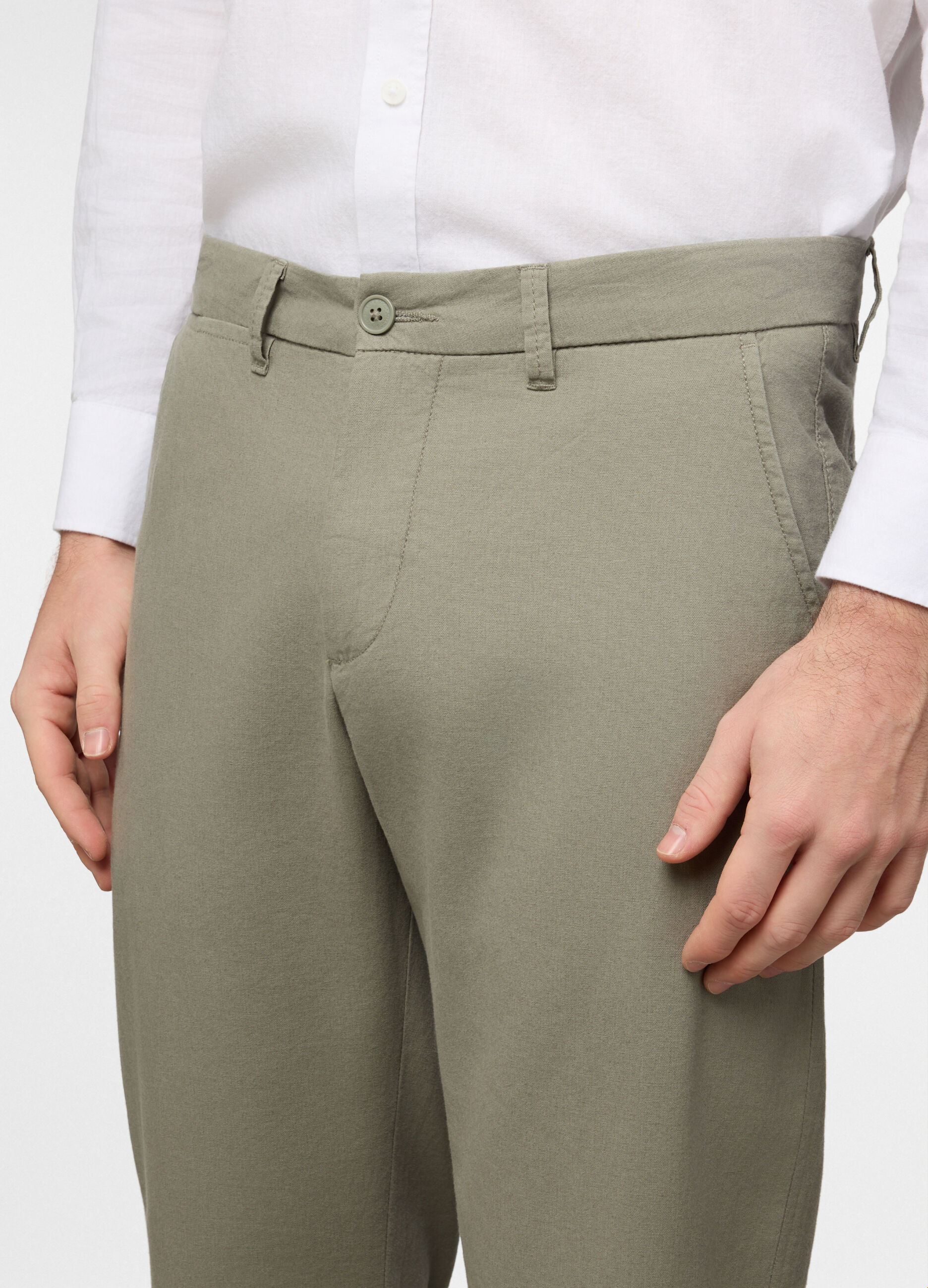 Pantalone chino regular fit in lino e cotone uomo_2