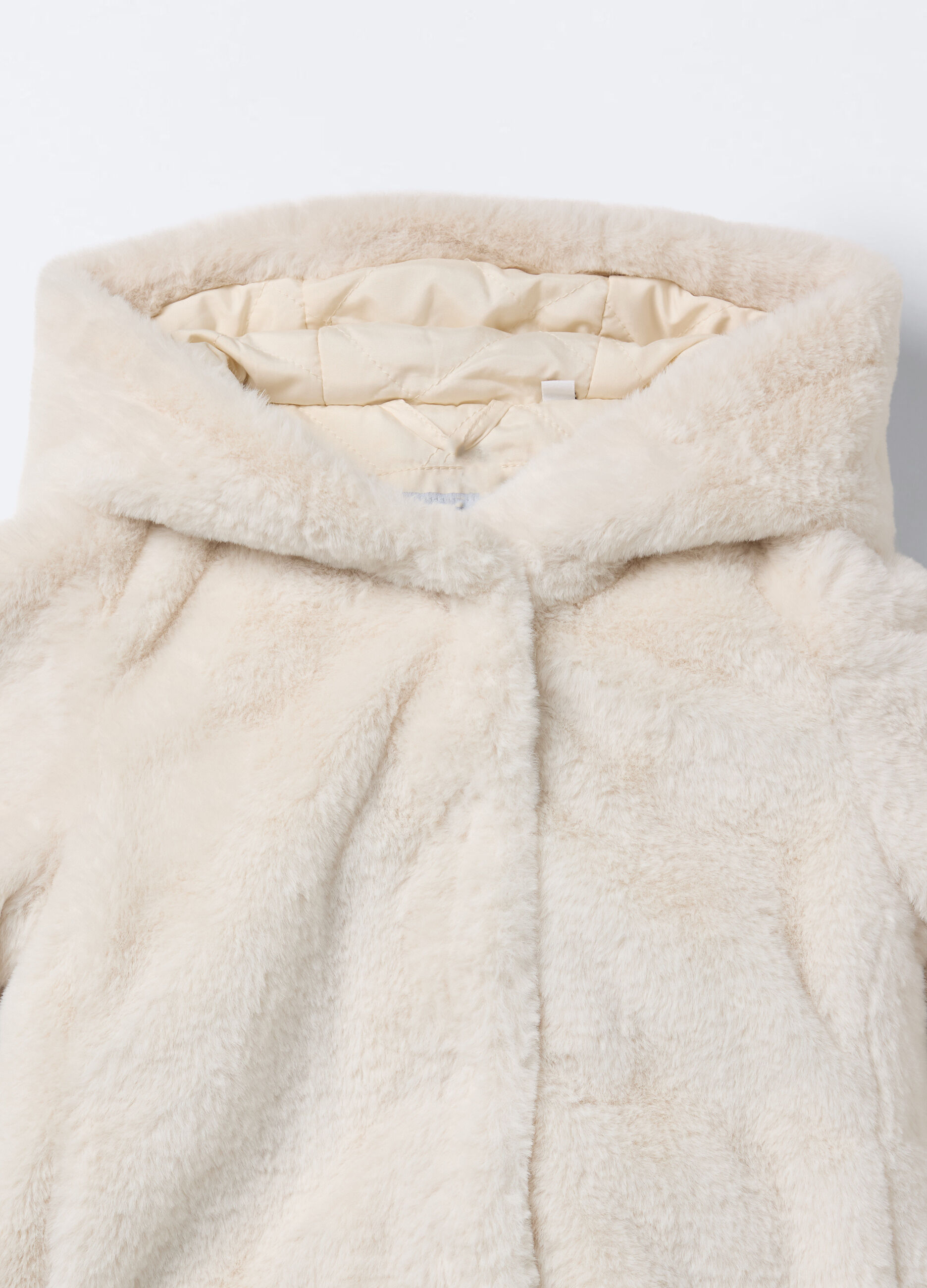 Giacca in eco fur con cappuccio_2