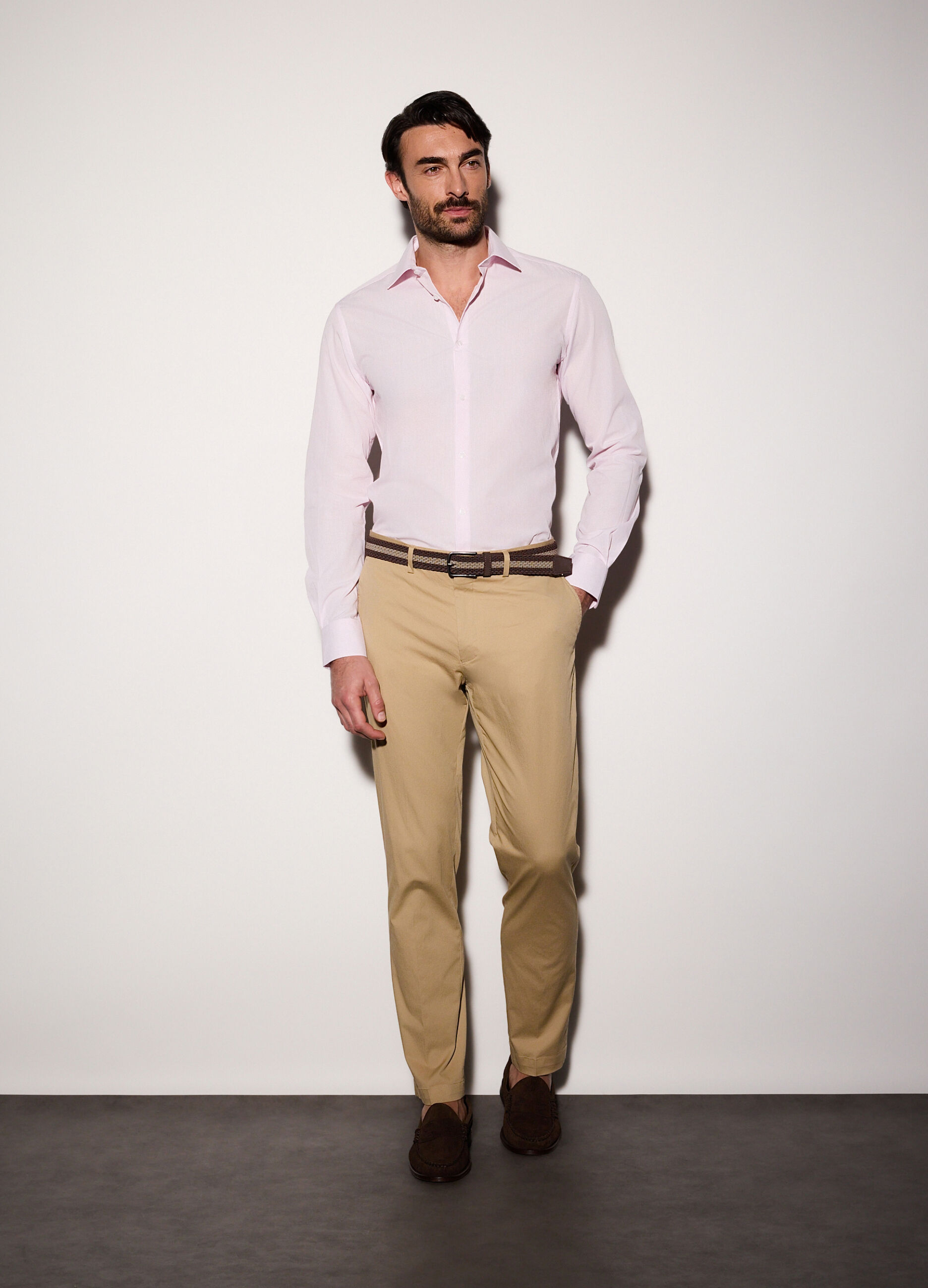 Pantalone chino marrone slim fit in cotone stretch uomo_0