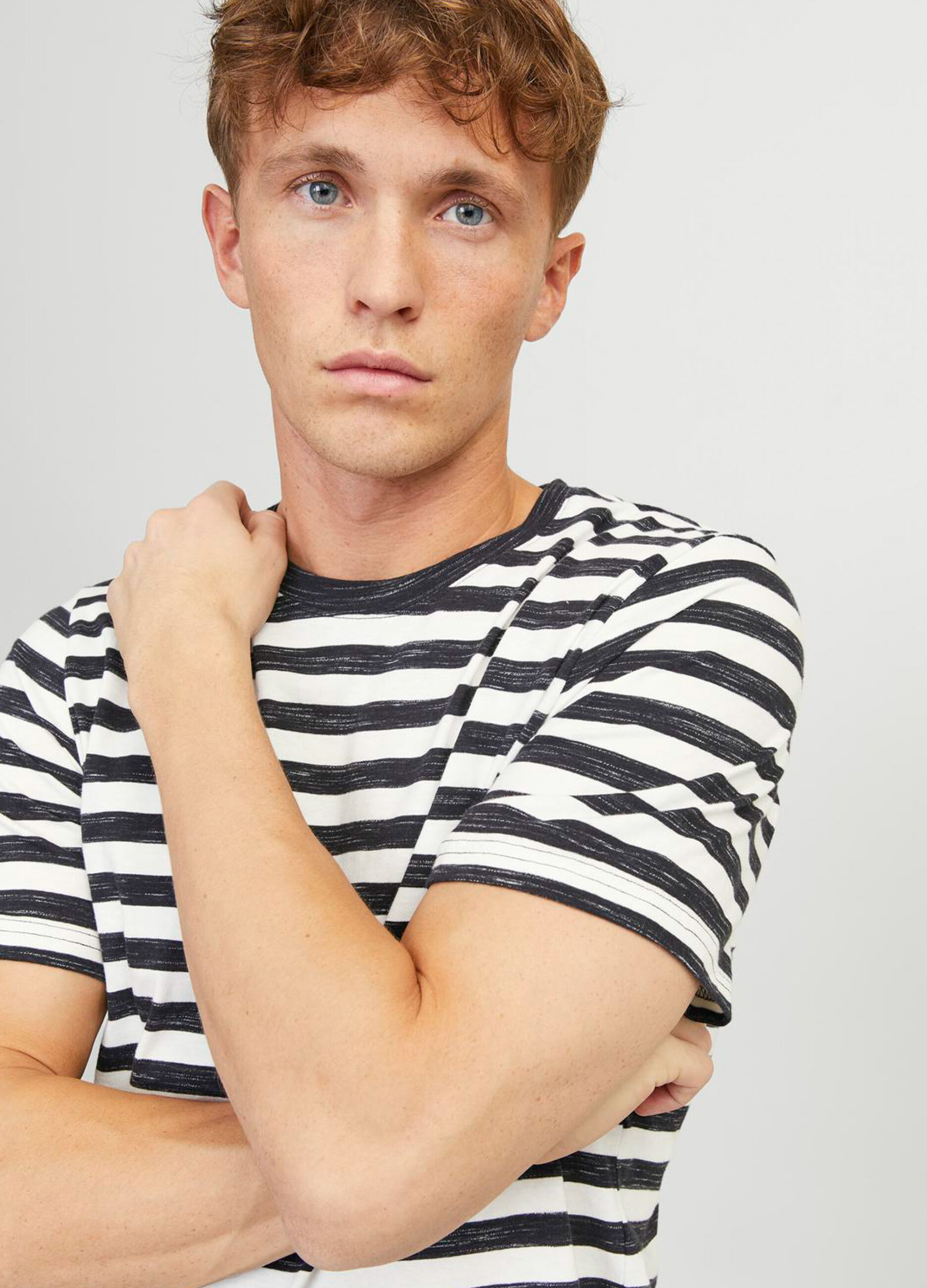 T-shirt girocollo a righe uomo_3