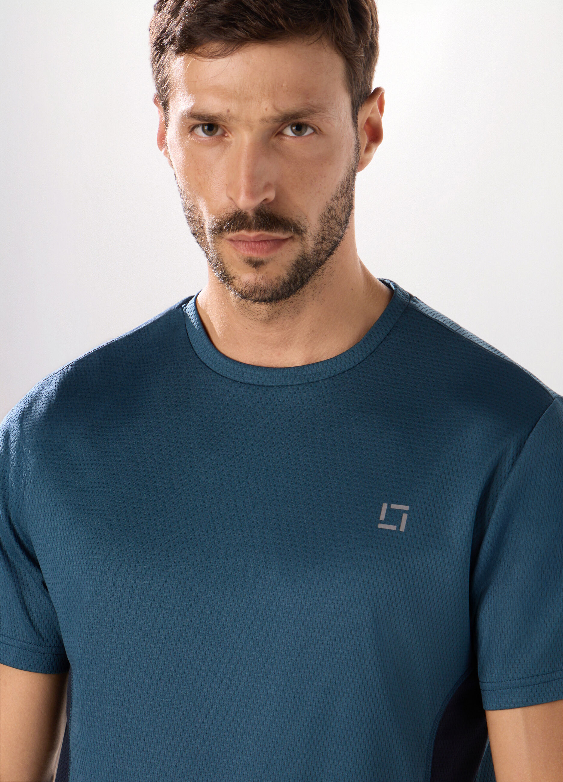 T-shirt sportiva in tessuto tecnico uomo_2