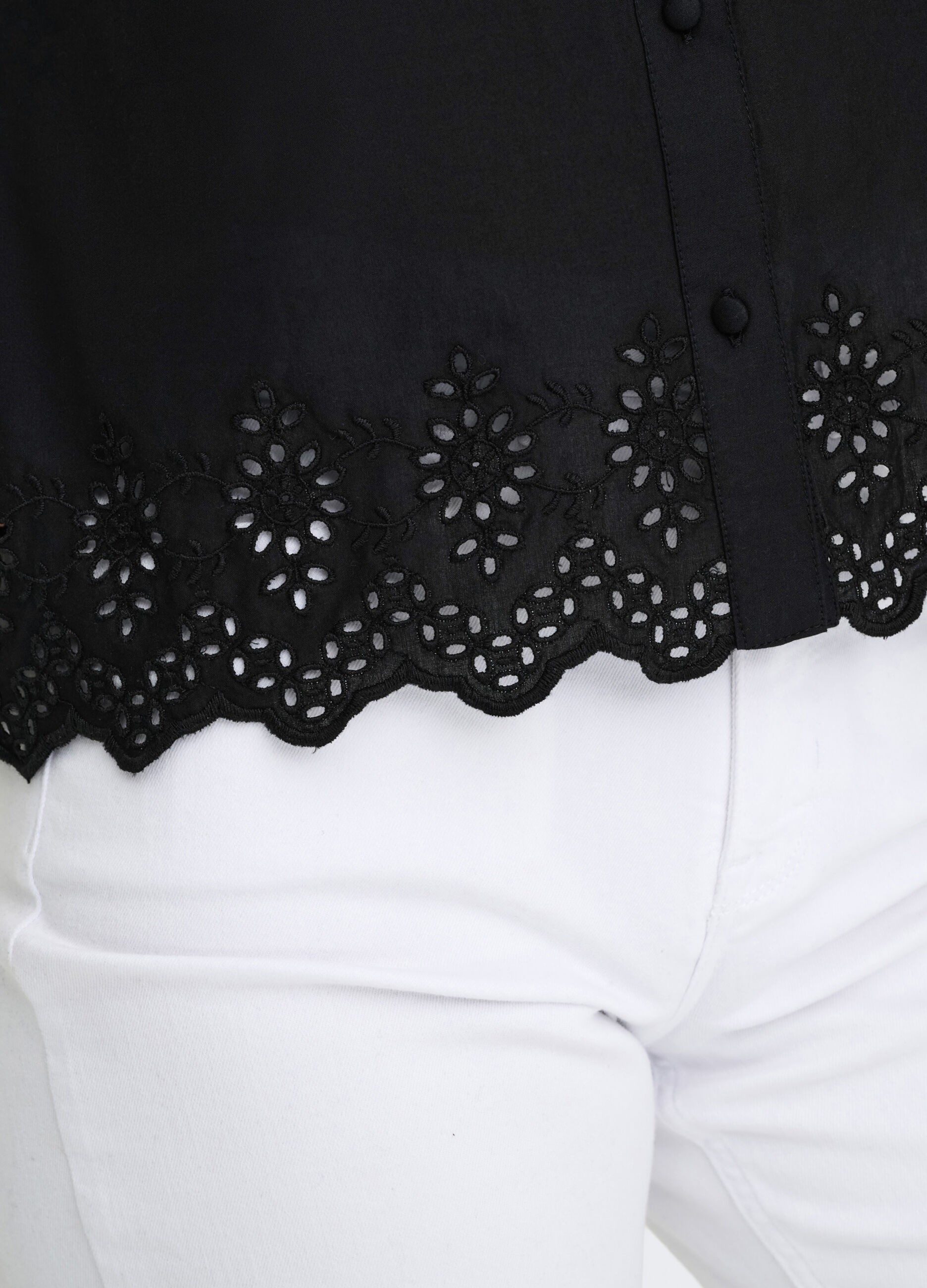 Camicia smanicata con ricami donna_4
